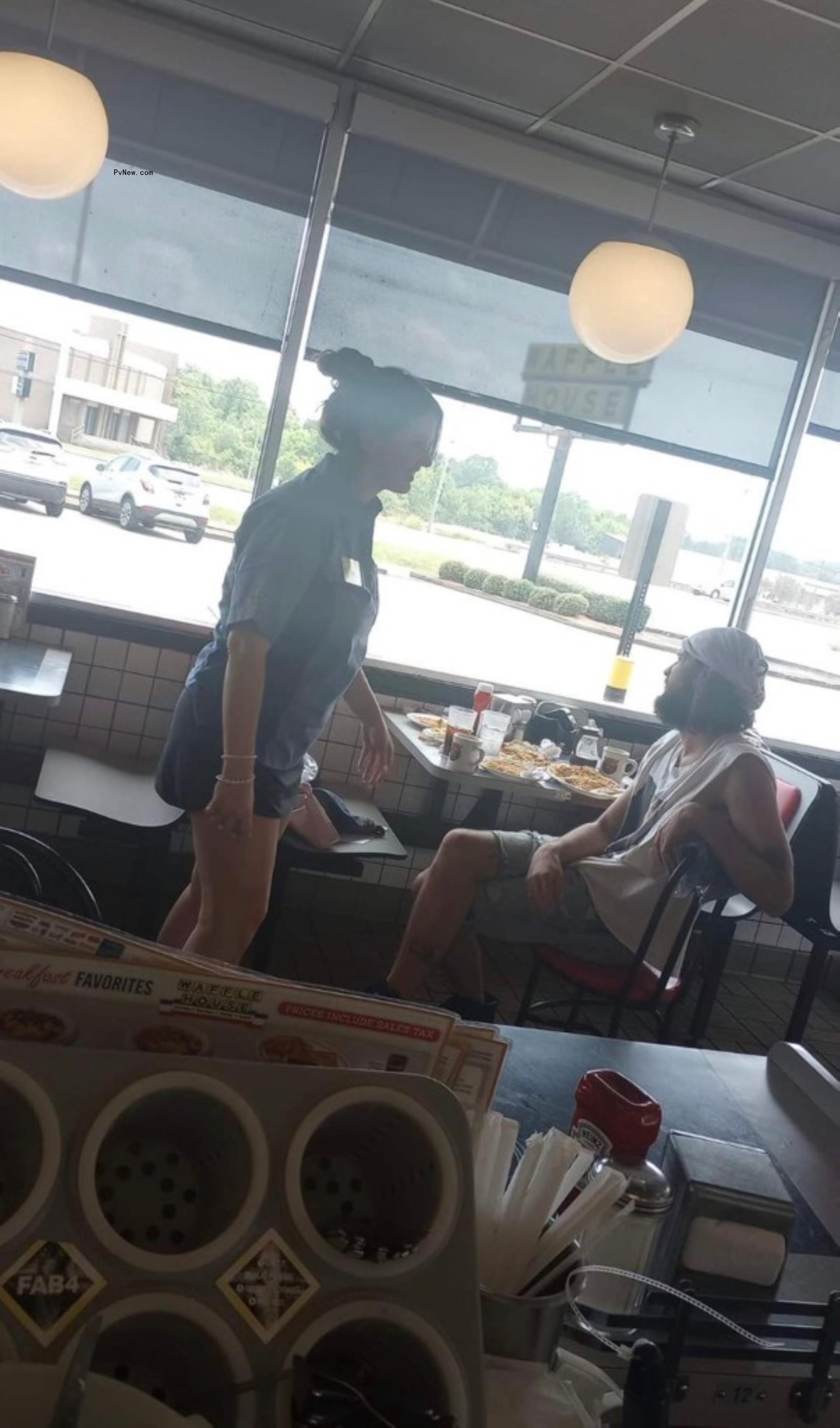 Lana Del Rey at the Waffle House.