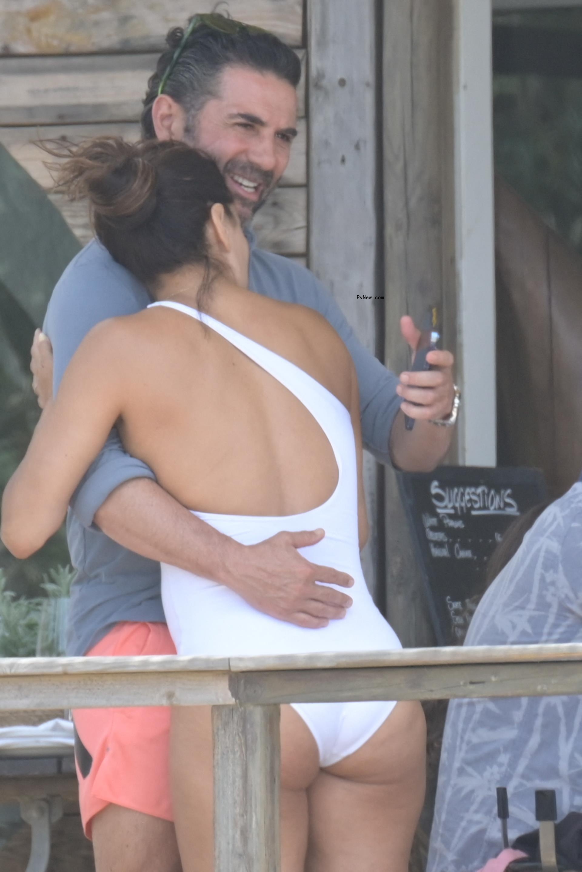 Eva Lo<i></i>ngoria hugging her husband, José Bastón.