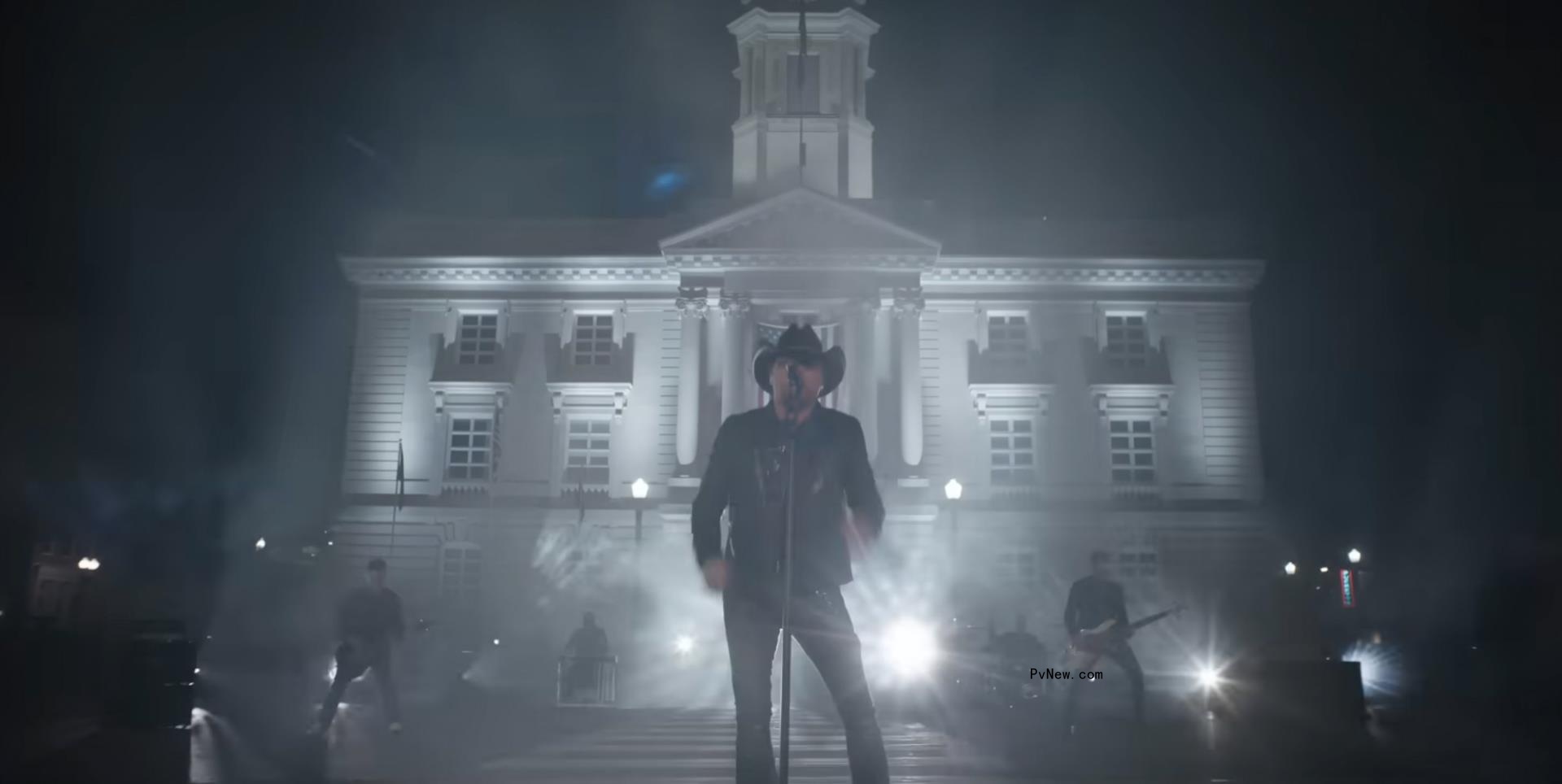 Jason Aldean singing