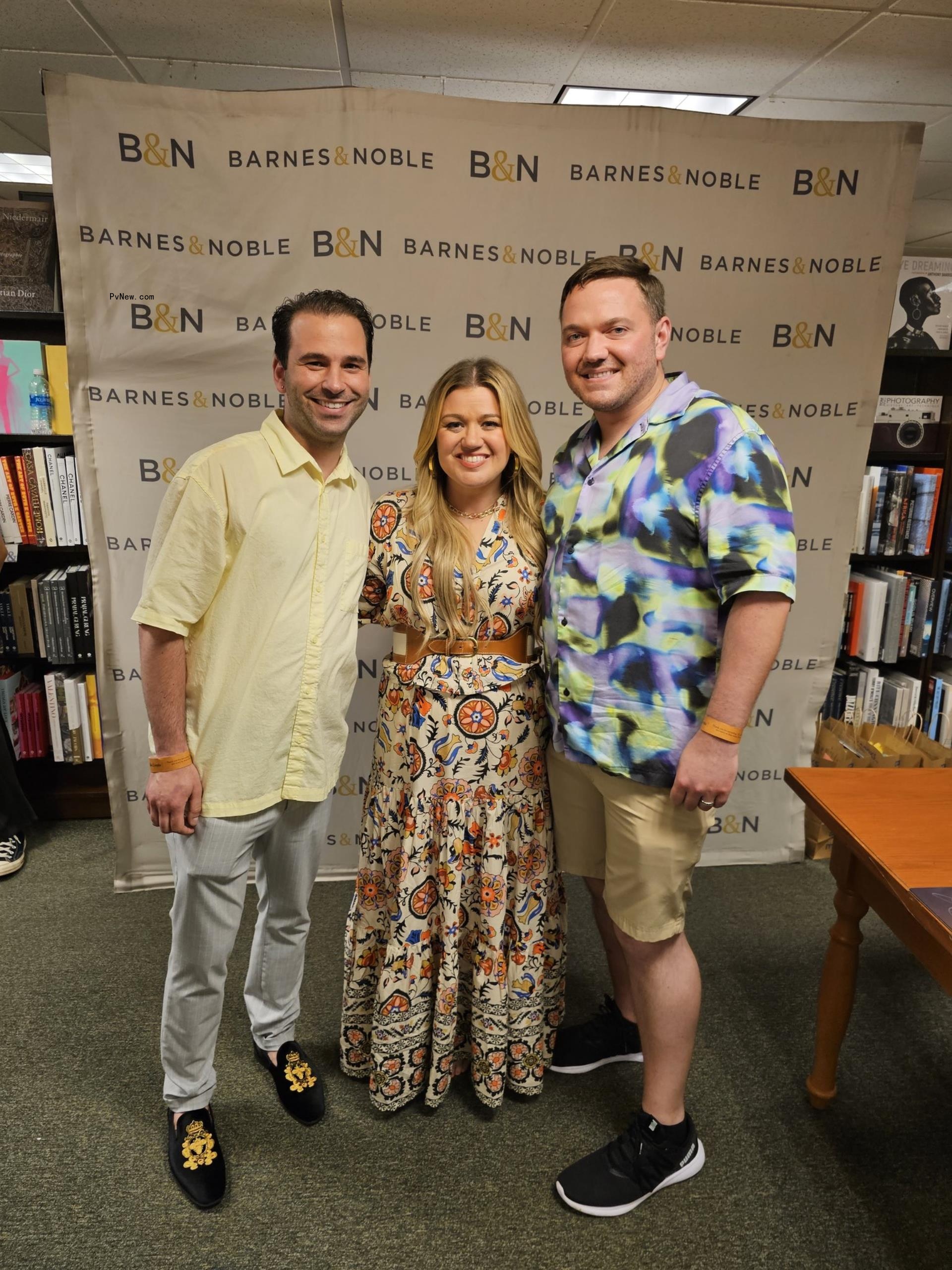 Brian Artzt and Marcello Cialini posing with Kelly Clarkson for a pic.