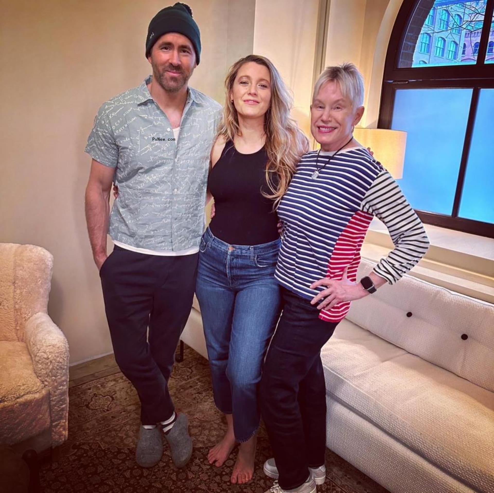 Blake Lively, Ryan Reynolds and Tammy Reynolds.