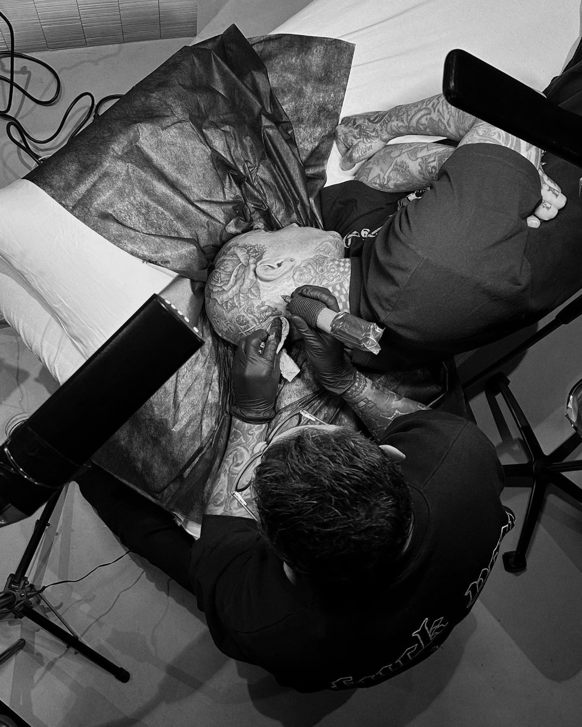Travis Barker getting tattooed
