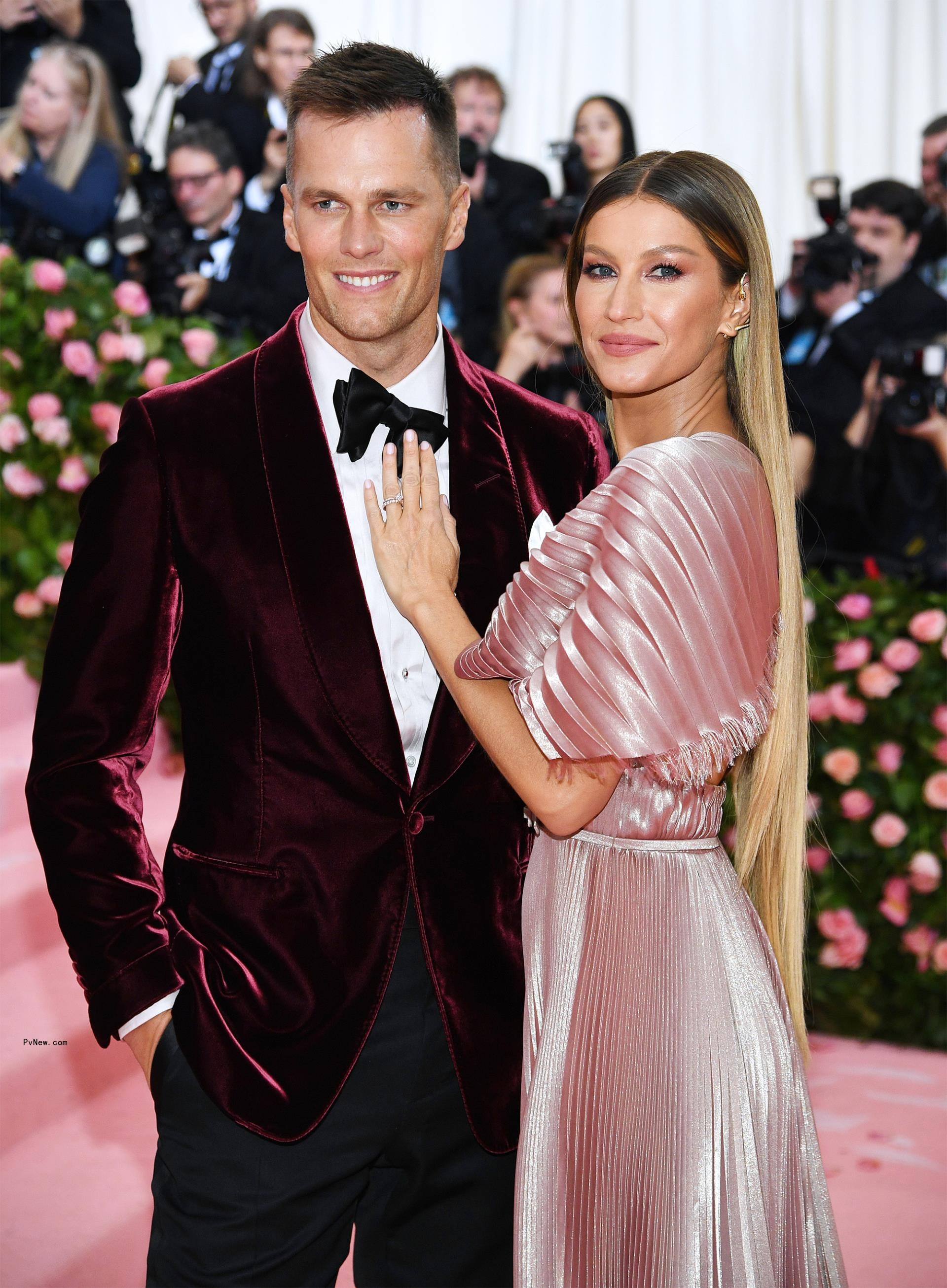 Tom Brady and Gisele Bündchen posing on a red carpet