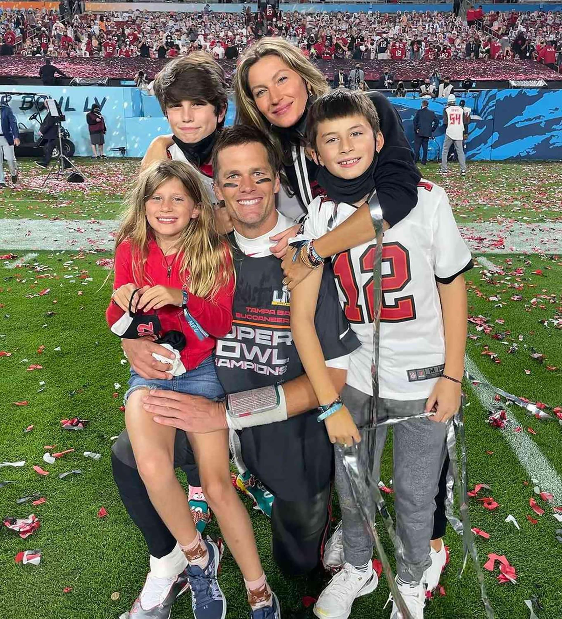 Tom Brady, Gisele Bündchen and their kids at Super Bowl