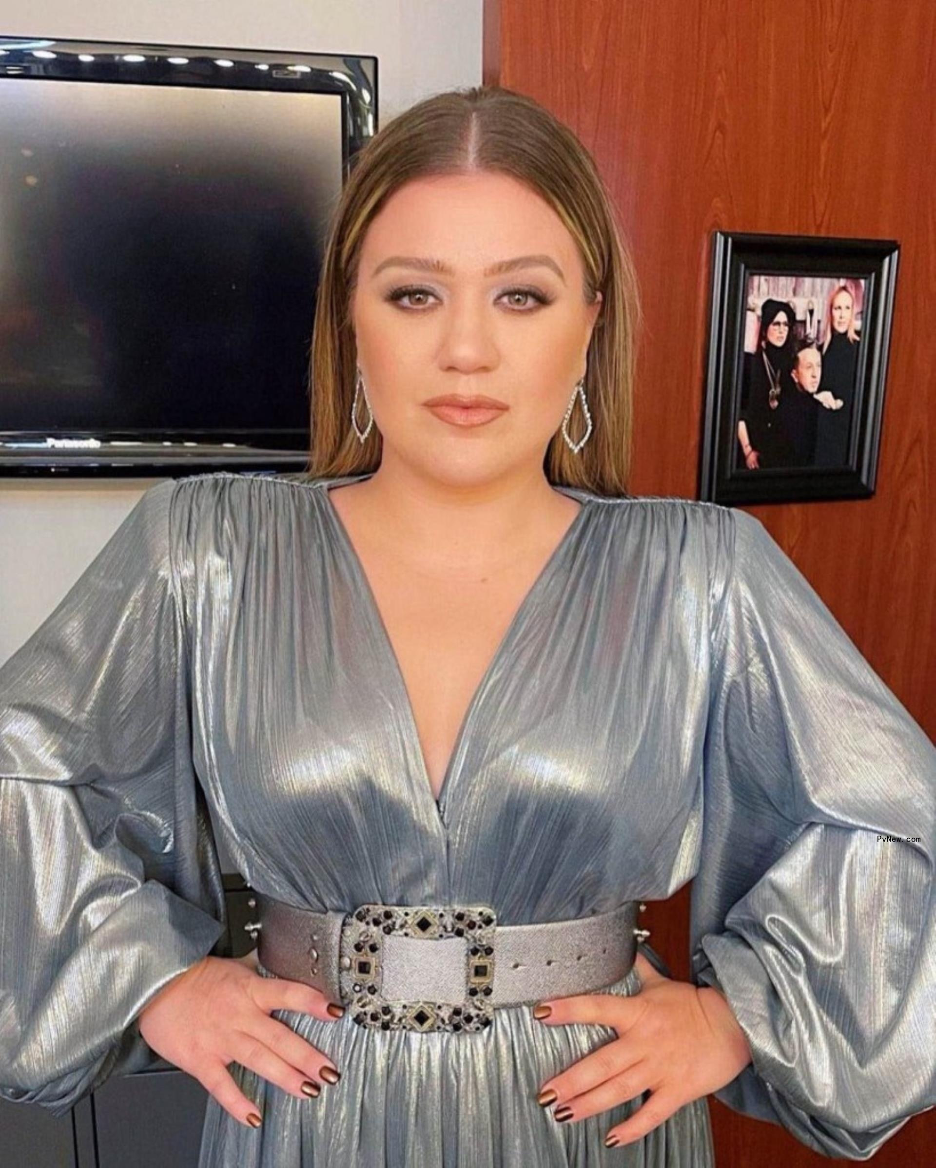 Kelly Clarkson.