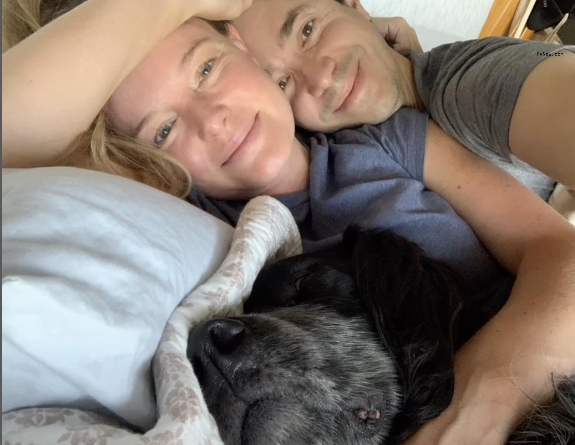 Kate Bosworth and Justin Long cuddling