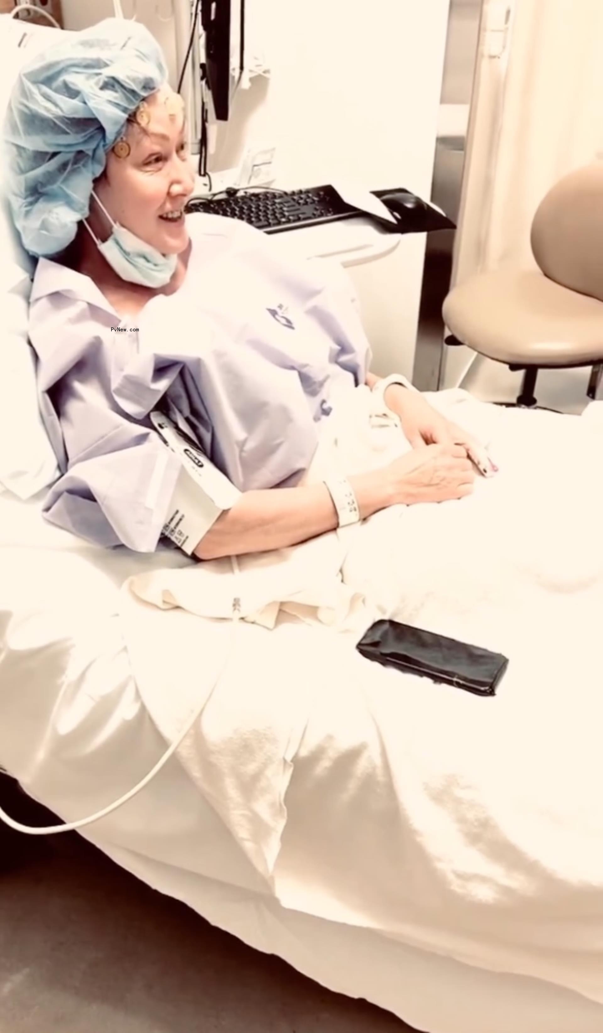 Shannen Doherty in hospital bed