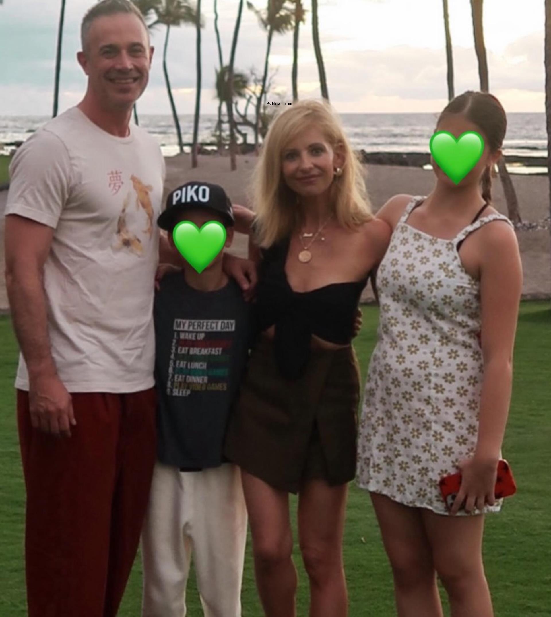 Sarah Michelle Gellar and Freddie Prinze Jr. with their two kids on vacation