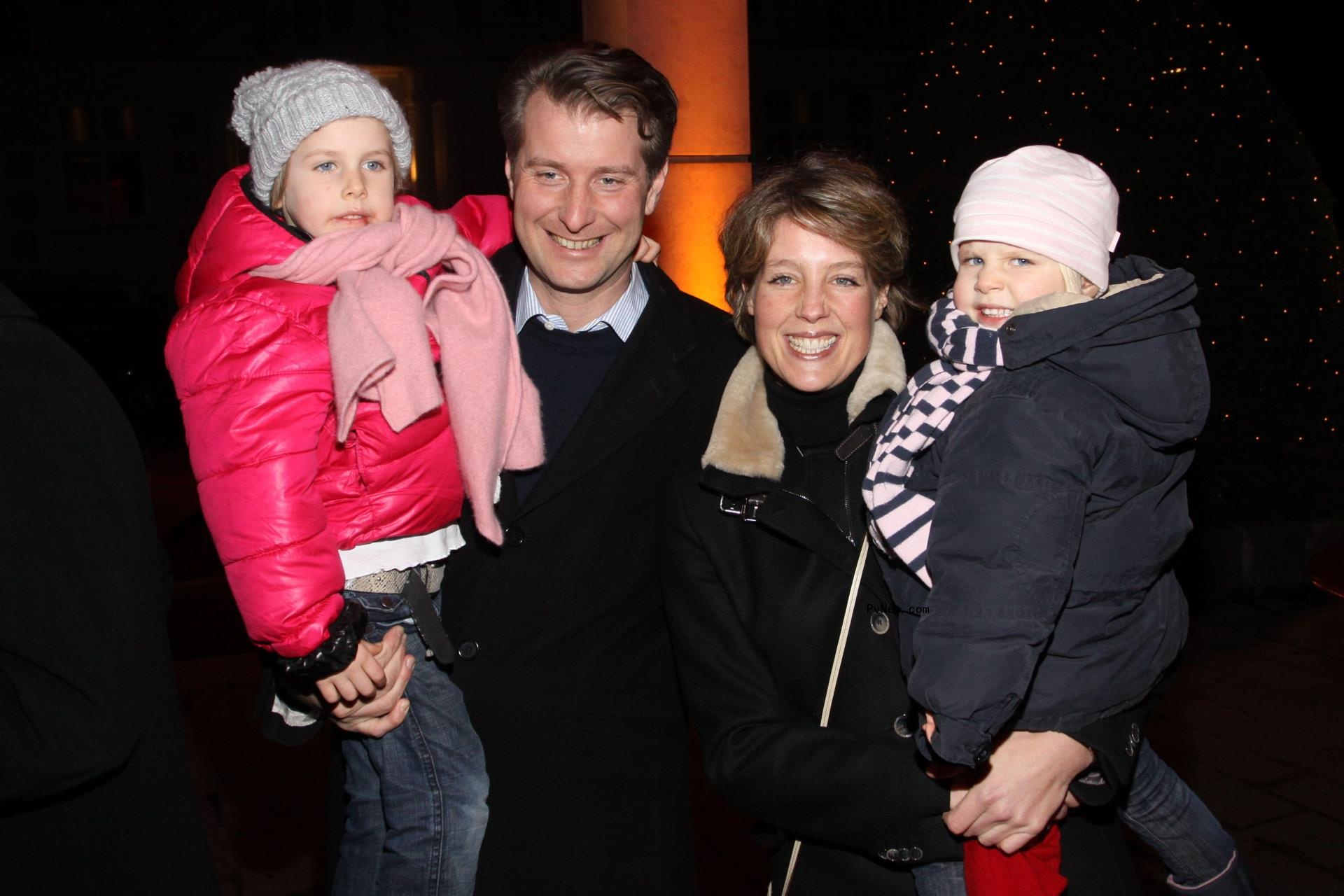 Christina Block and Stephan Hensel carrying their two daughters.