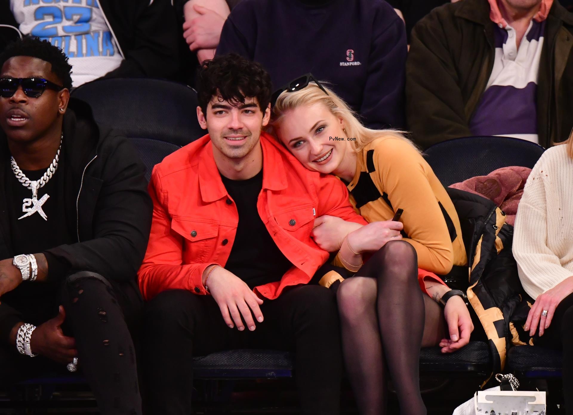 Joe Jo<i></i>nas and Sophie Turner.