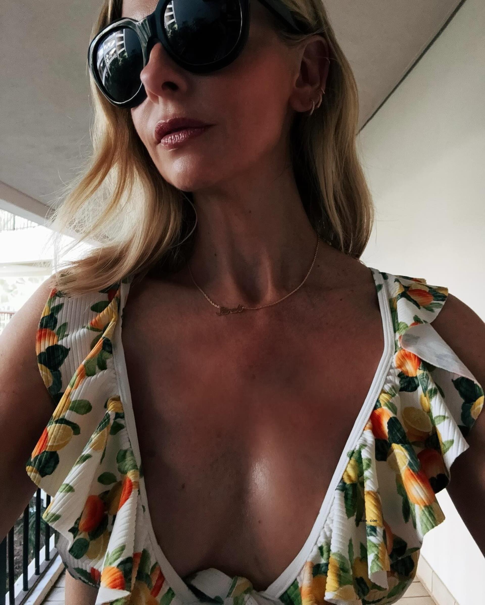 Sarah michelle gellar bikini