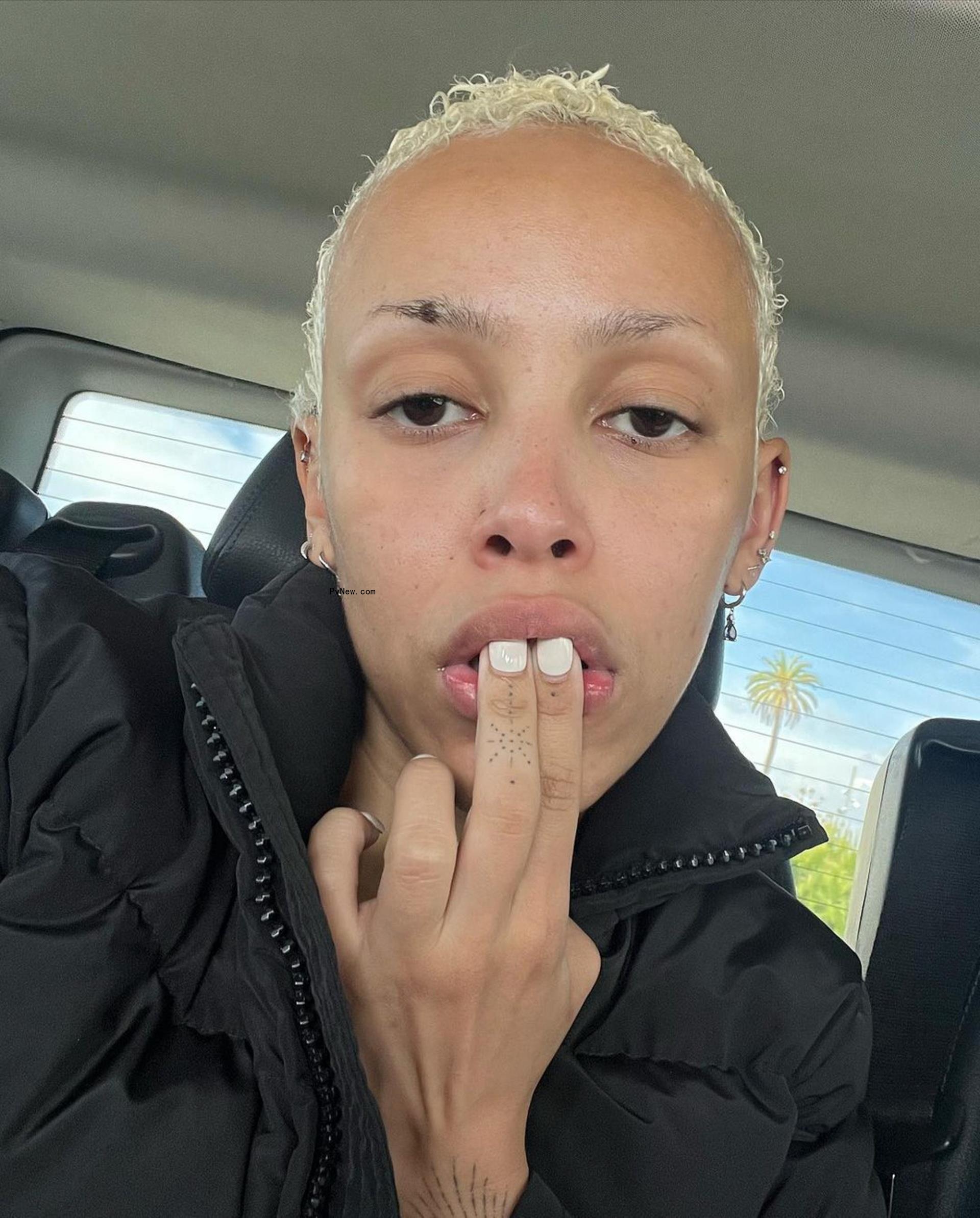 A selfie of Doja Cat.