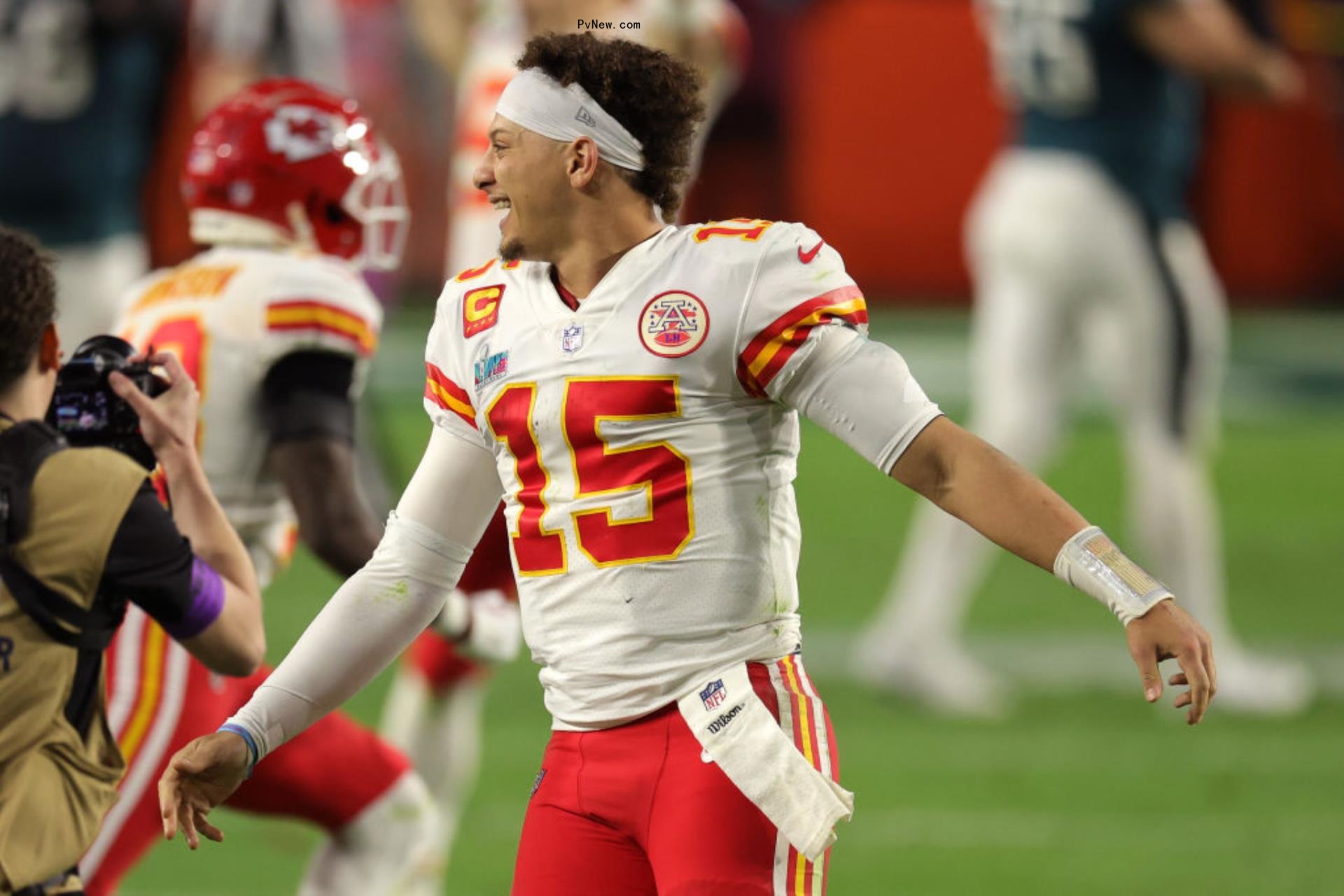 Univision Hopes Spanish-Language Super Bowl Scores New Points With NFL
