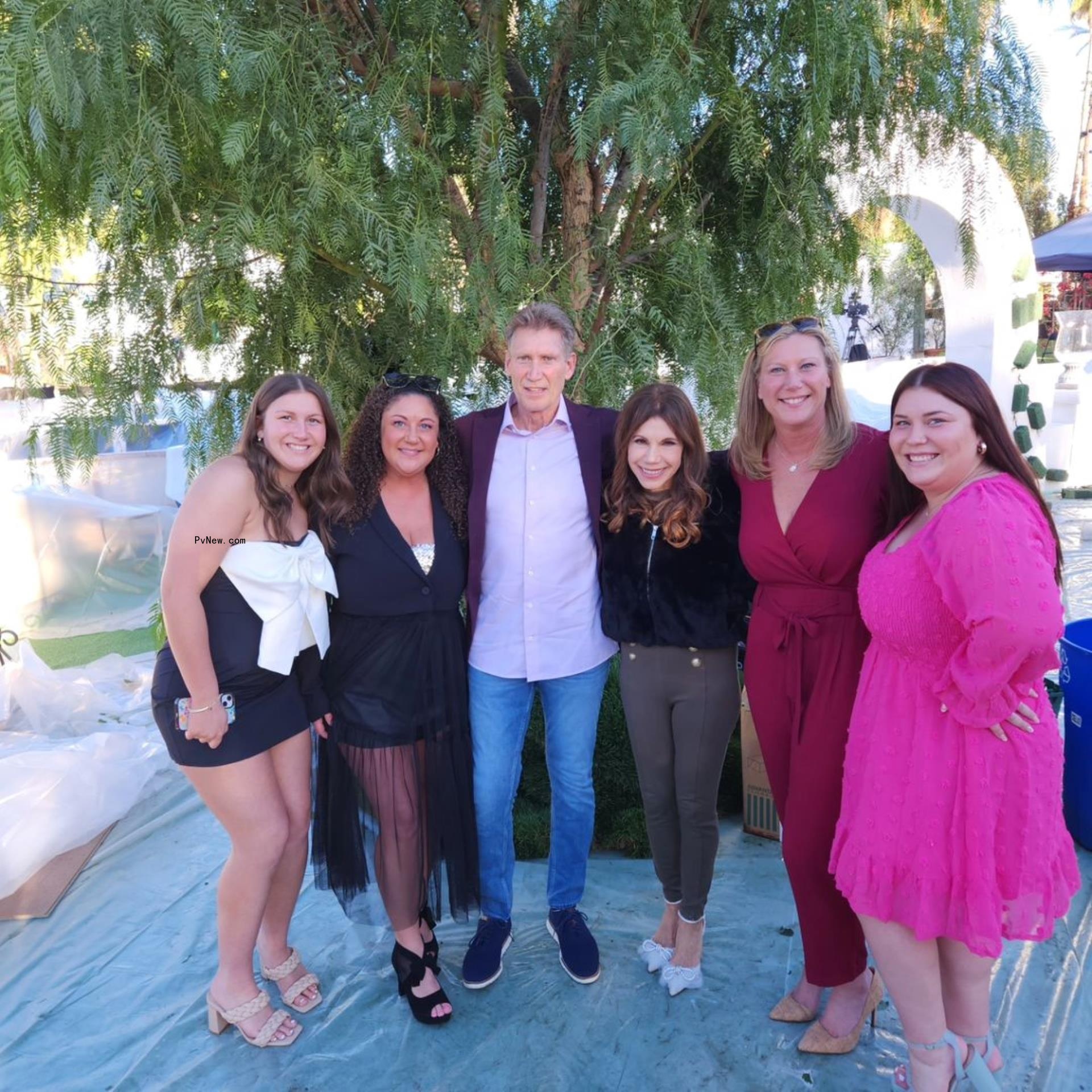 Gerry Turner, Theresa Nist and four other women posing for a picture.