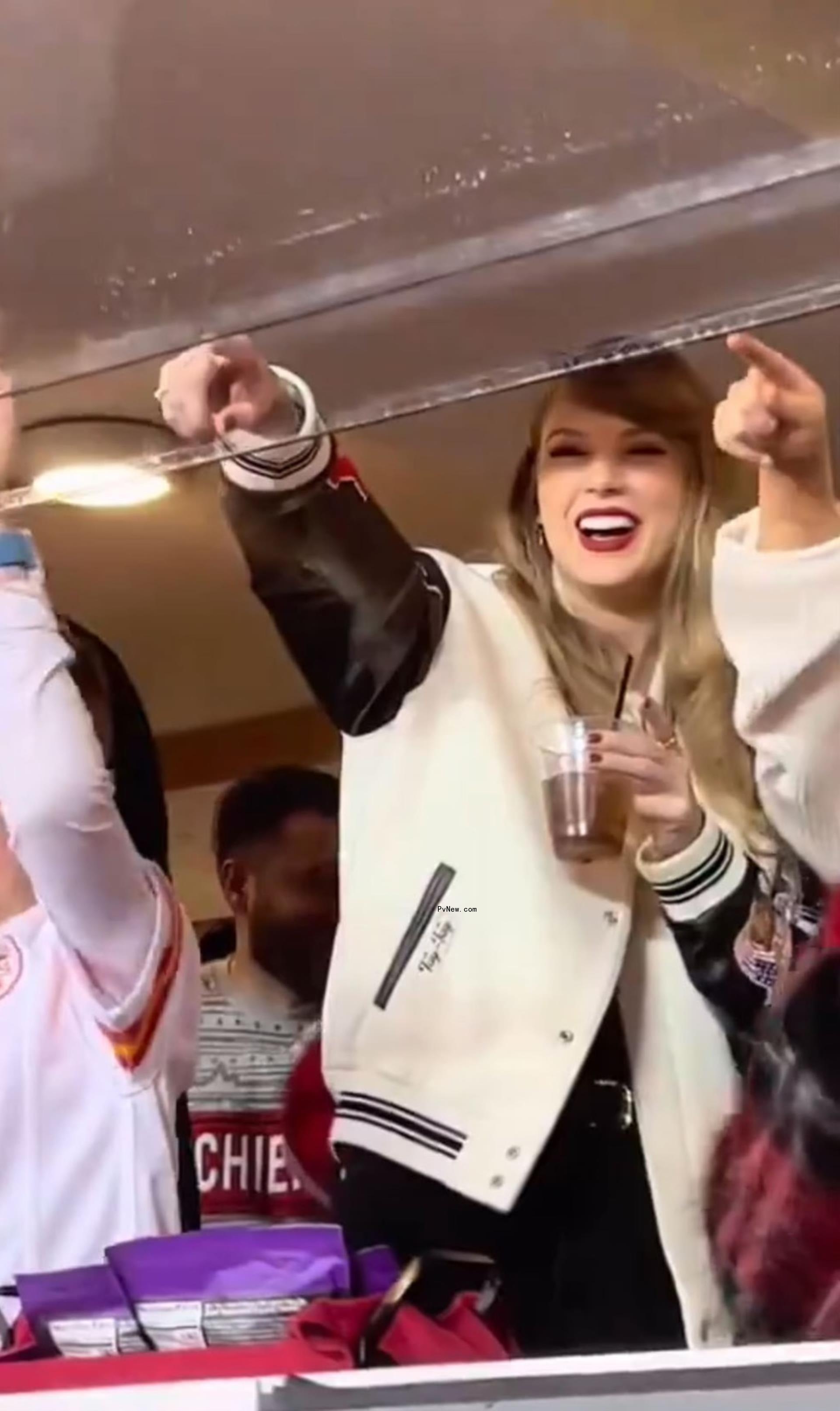 taylor swift pointing
