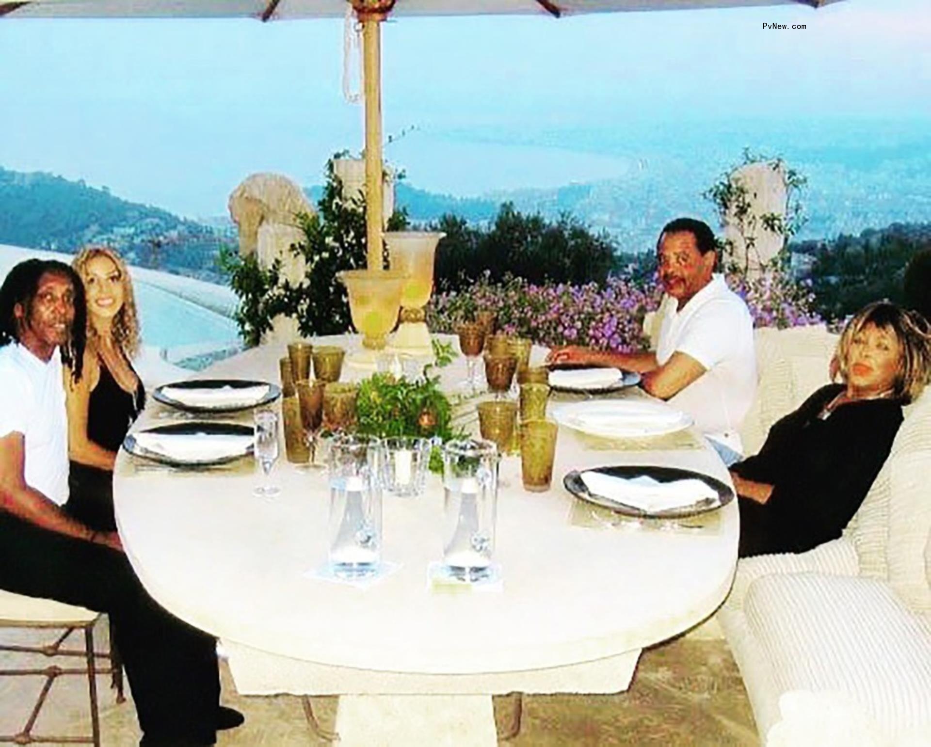 Afida Turner and Ro<i></i>nnie Turner at dinner with Tina Turner.