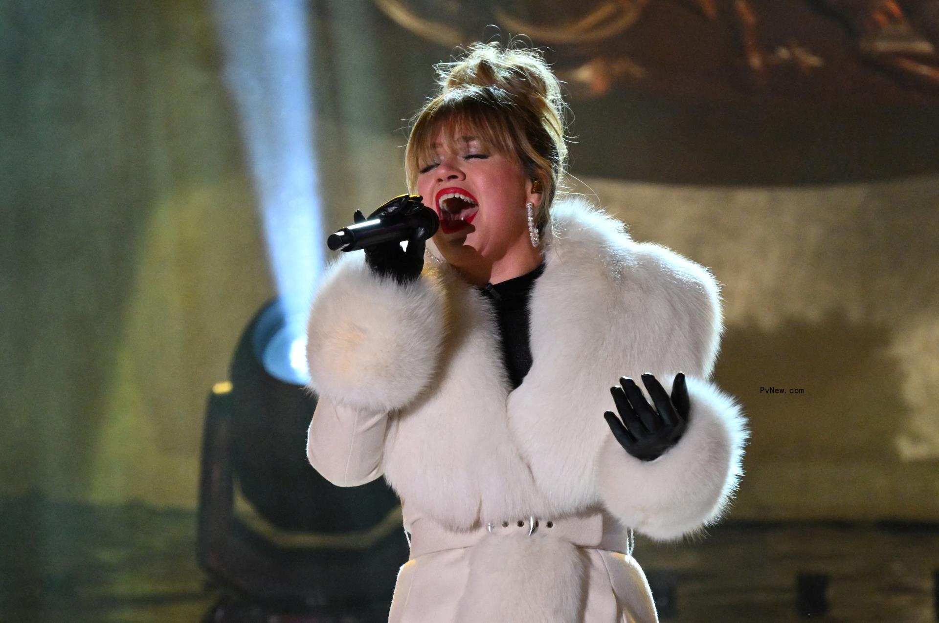 Don’t Any 21st Century Christmas Records Get Any Love? Yes: ASCAP Has Kelly Clarkson Topping Its ‘New Classics’ List