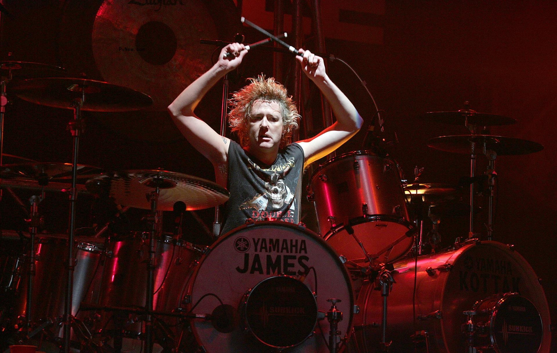 James Kottak performing.