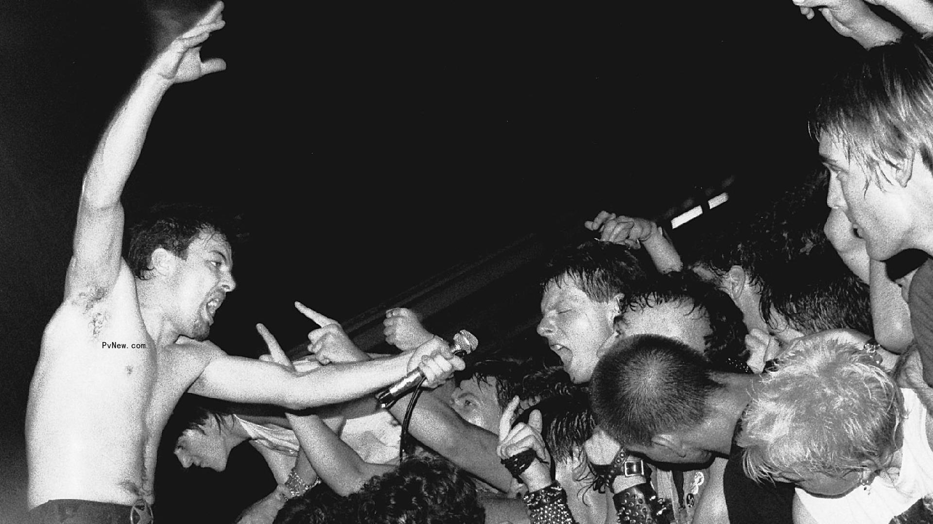 Dead Kennedys’ Co<i></i>ntroversial Debut ‘Fresh Fruit for Rotting Vegetables’ Certified Gold by the RIAA
