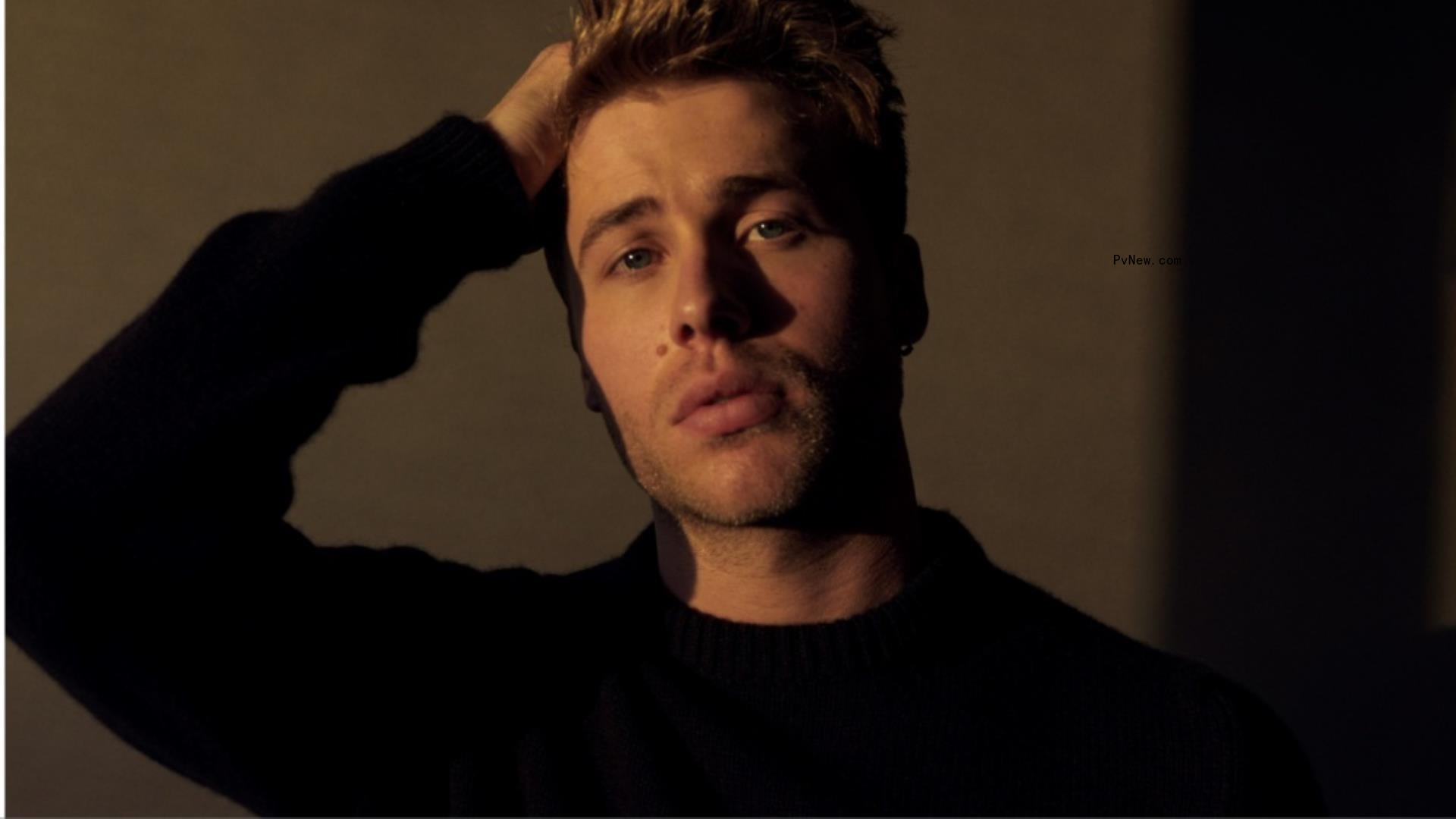 ‘The Crown’ Breakout Ed McVey Signs With UTA