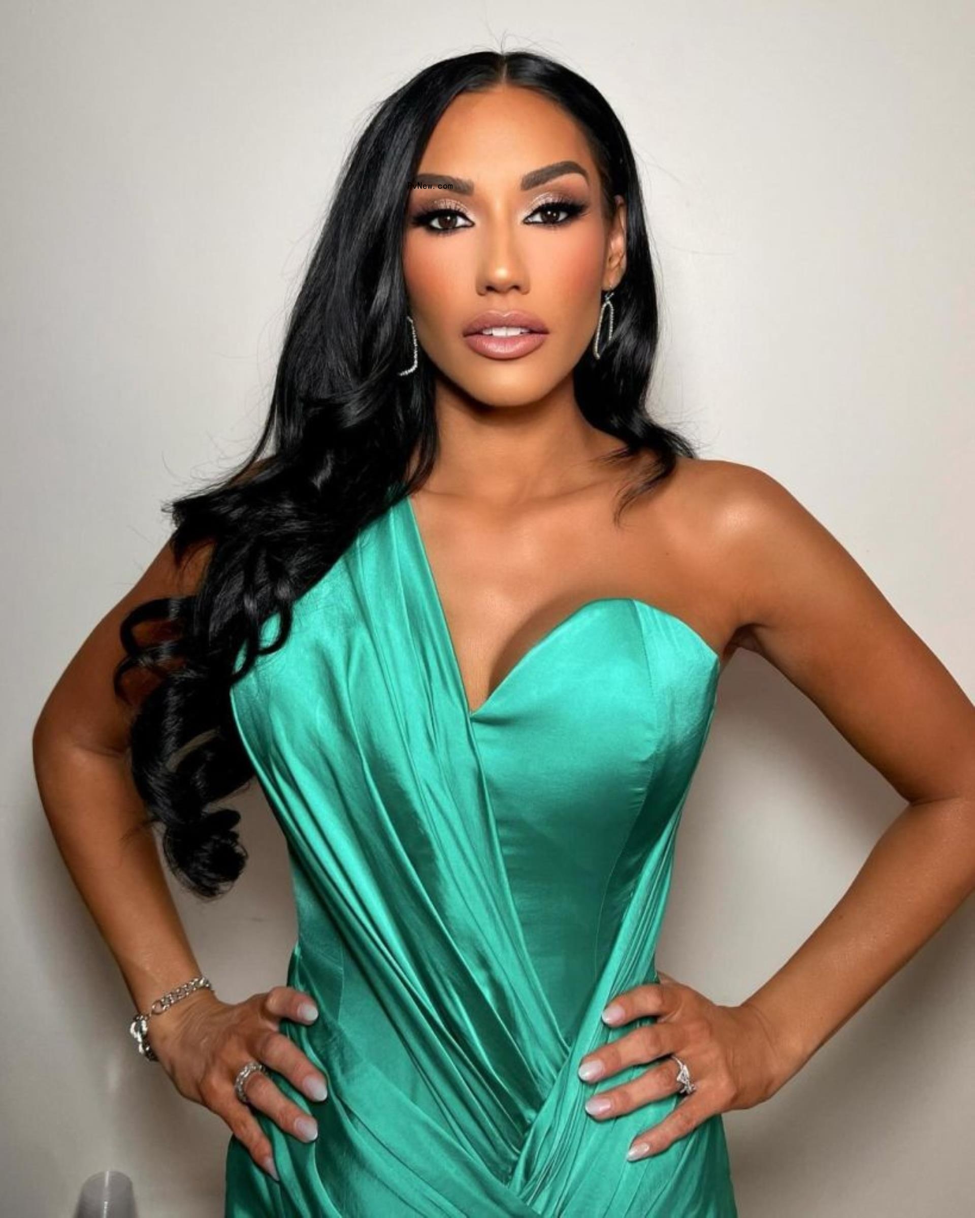 Mo<i></i>nica Garcia posing