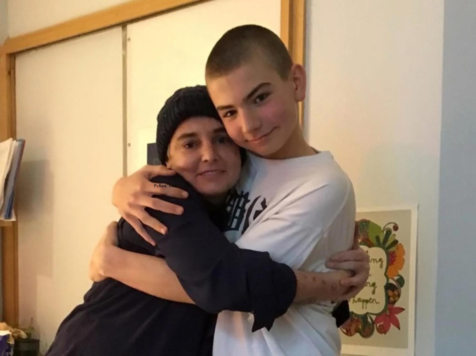 Sinéad O'Co<i></i>nnor hugging her son Shane.