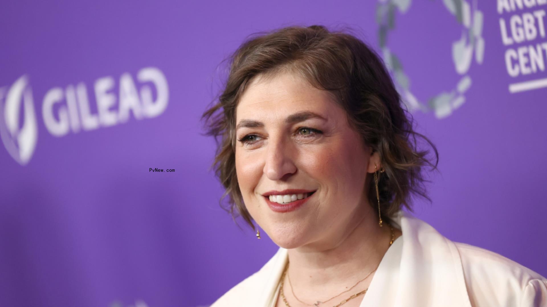 ‘Jeopardy!’ EP on Mayim Bialik’s Firing: ‘We Were Forced Into’ Havin<i></i>g Two Hosts but ‘Hope to Co<i></i>ntinue Working With Her’