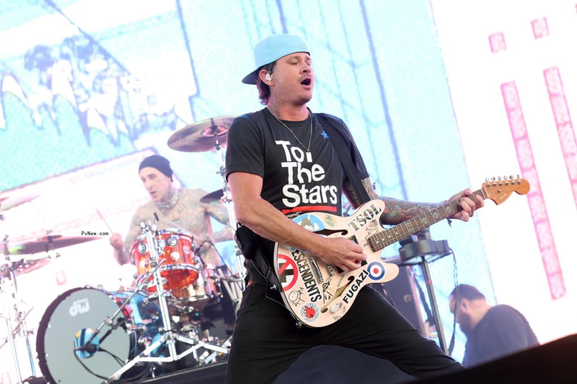 Tom DeLo<i></i>nge playing guitar