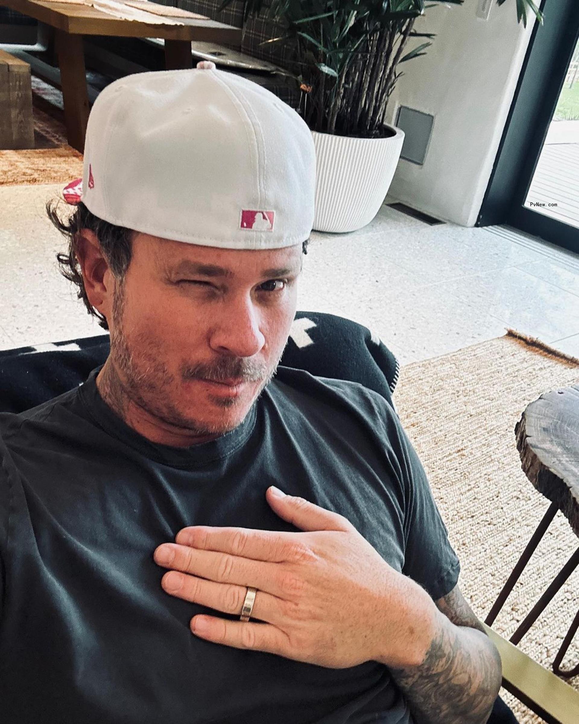 A selfie of Tom DeLonge