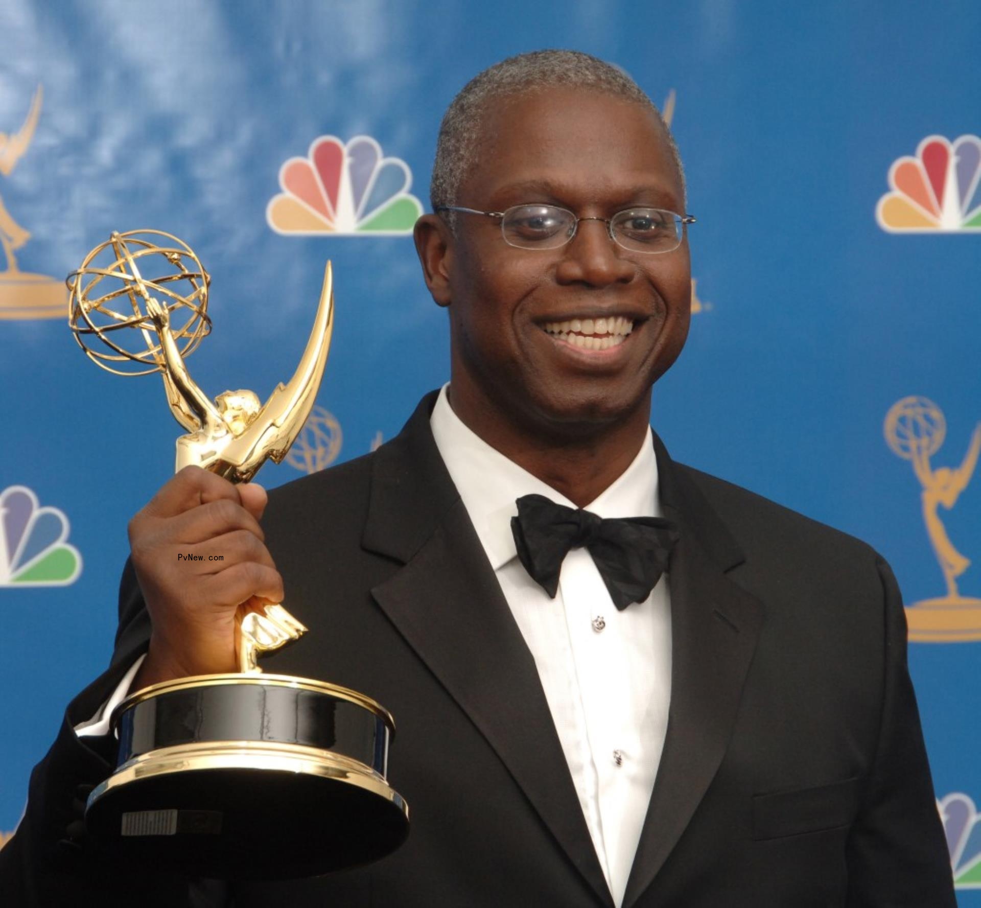 Andre Braugher smiling with an Emmy