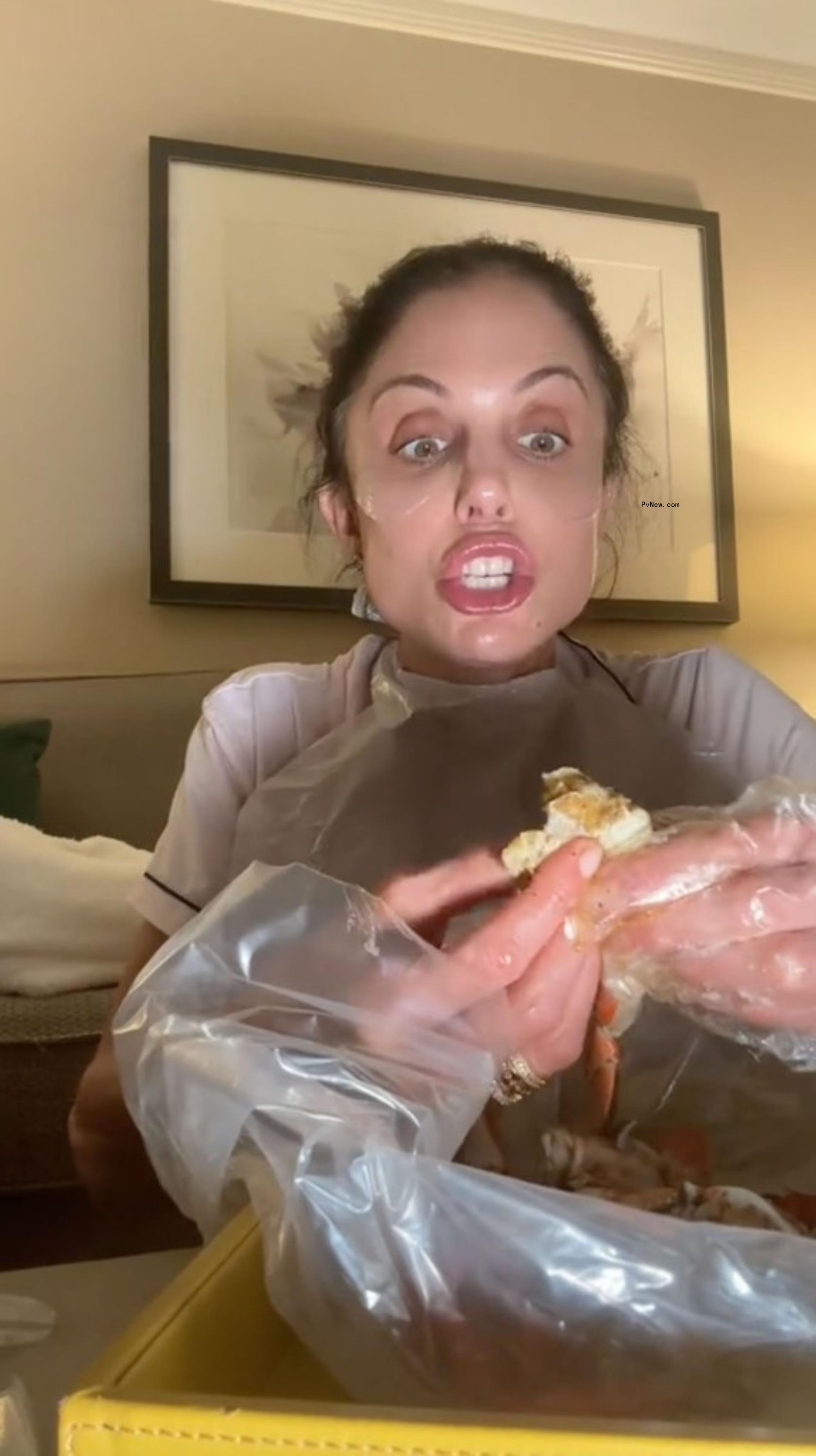 Bethenny Frankel eating seafood.