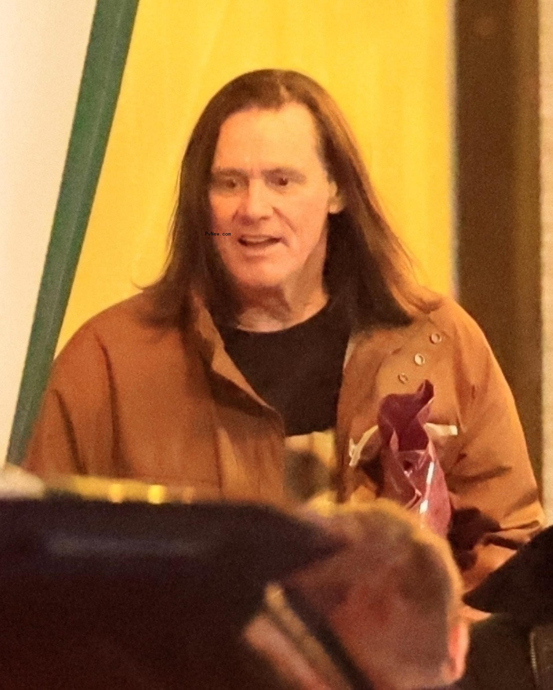 Jim Carrey leaving a restaurant.