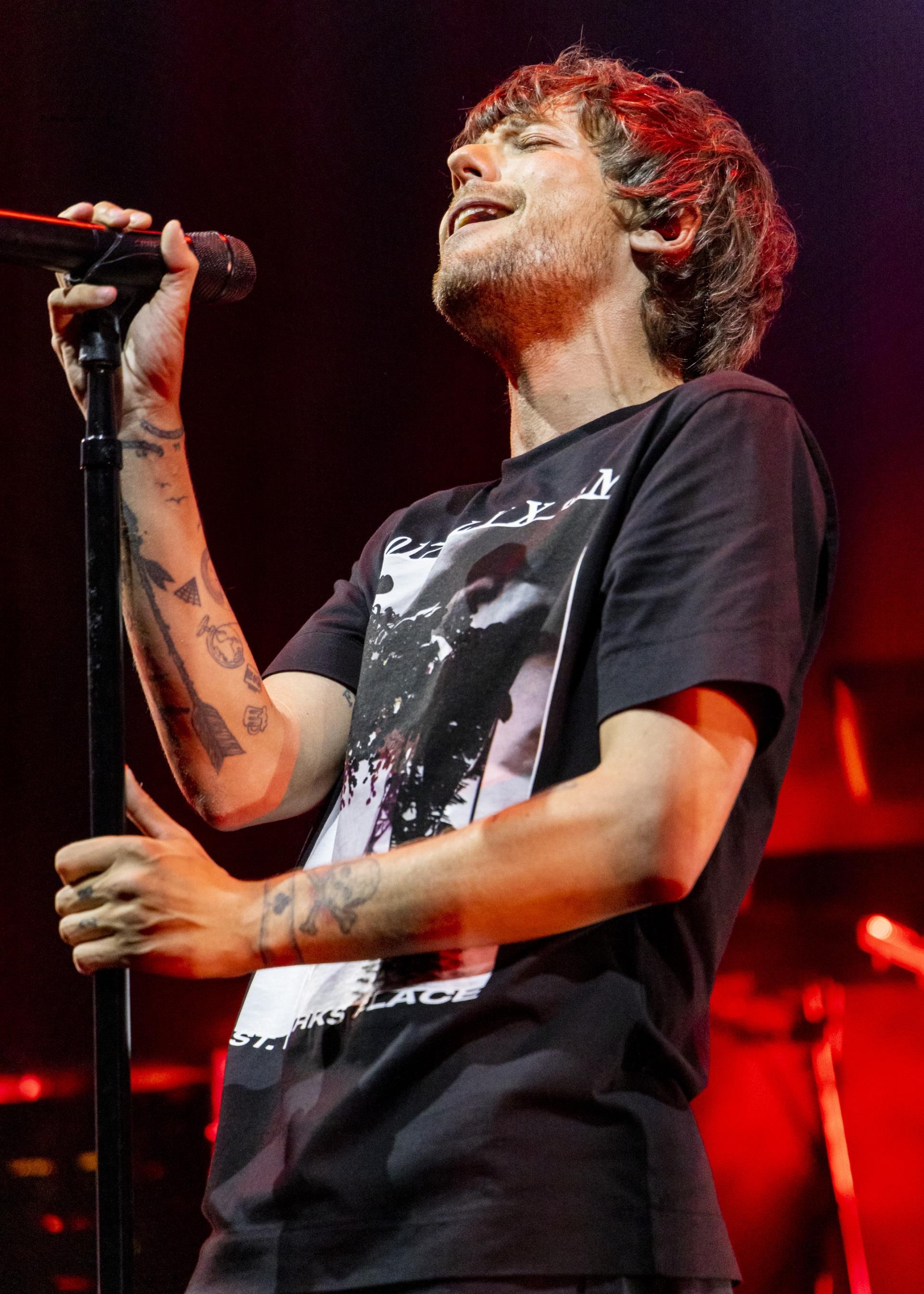 Louis Tomlinson performing in 2023.