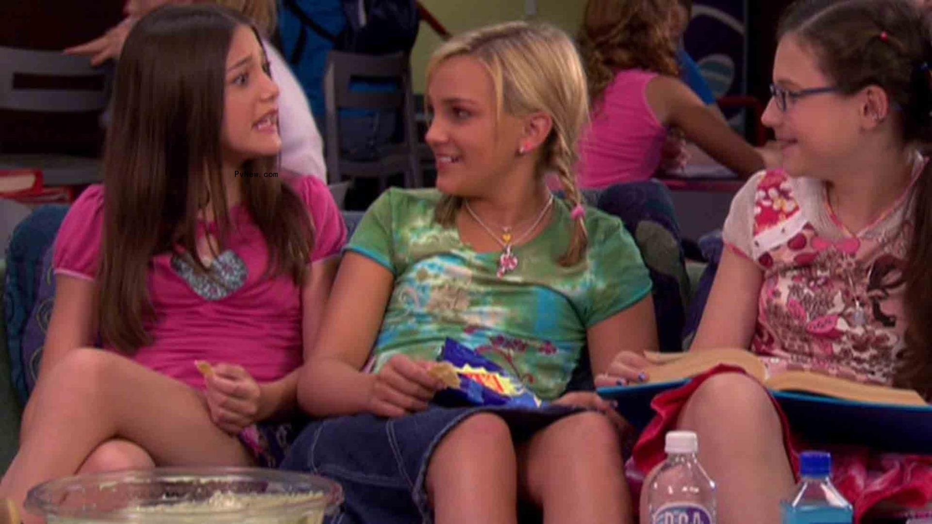 Alexa Nikolas, Jamie Lynn Spears and Erin Sanders on 