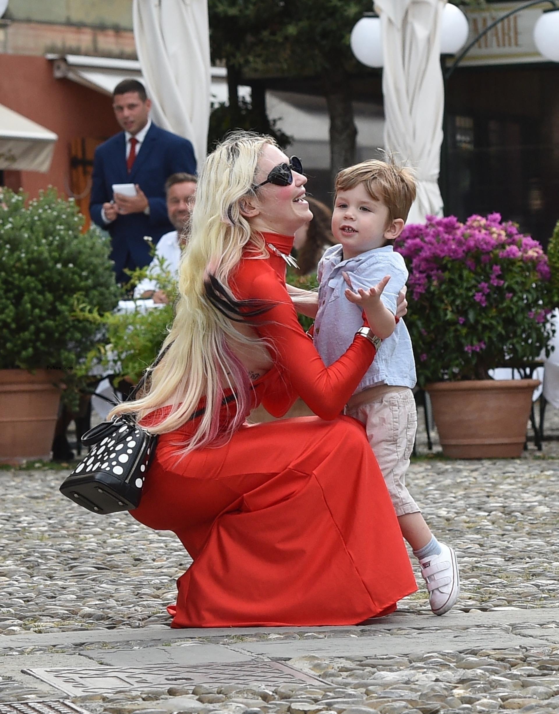 Grimes going for a walk with her son in Italy.