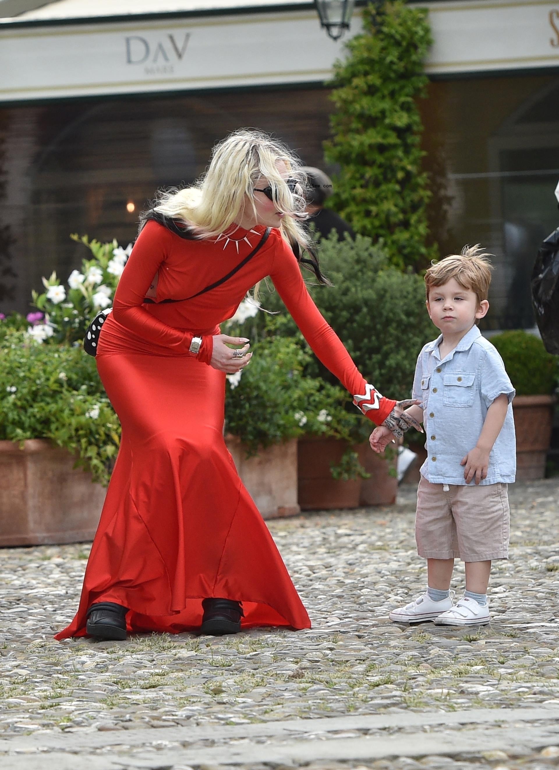 Grimes going for a walk with her son in Italy.