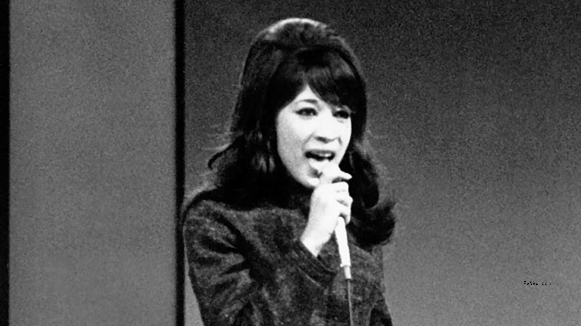 Appreciating Ro<i></i>nnie Spector in 10 Essential Songs