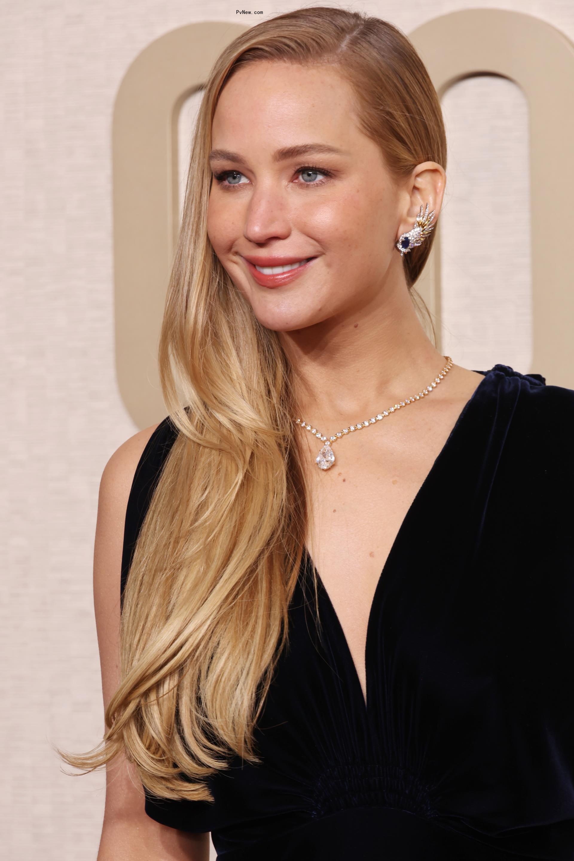 Jennifer Lawrence wore Tiffany & Co. jewelry at the Golden Globes 2024.