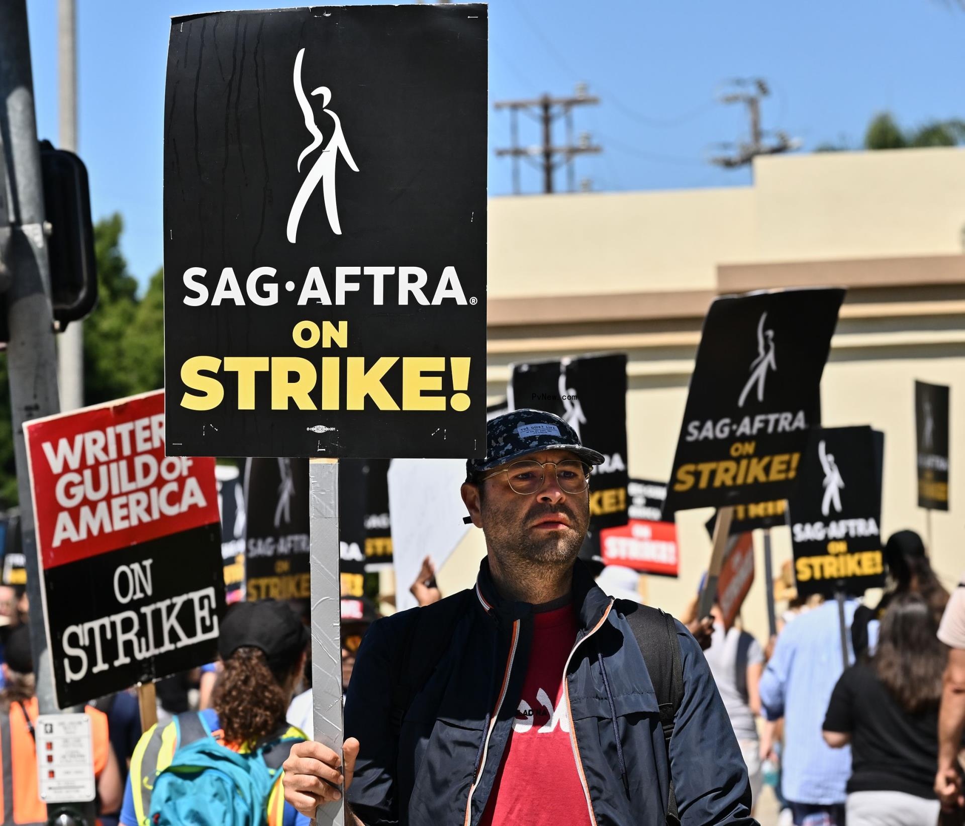 SAG-AFTRA actors protesting.