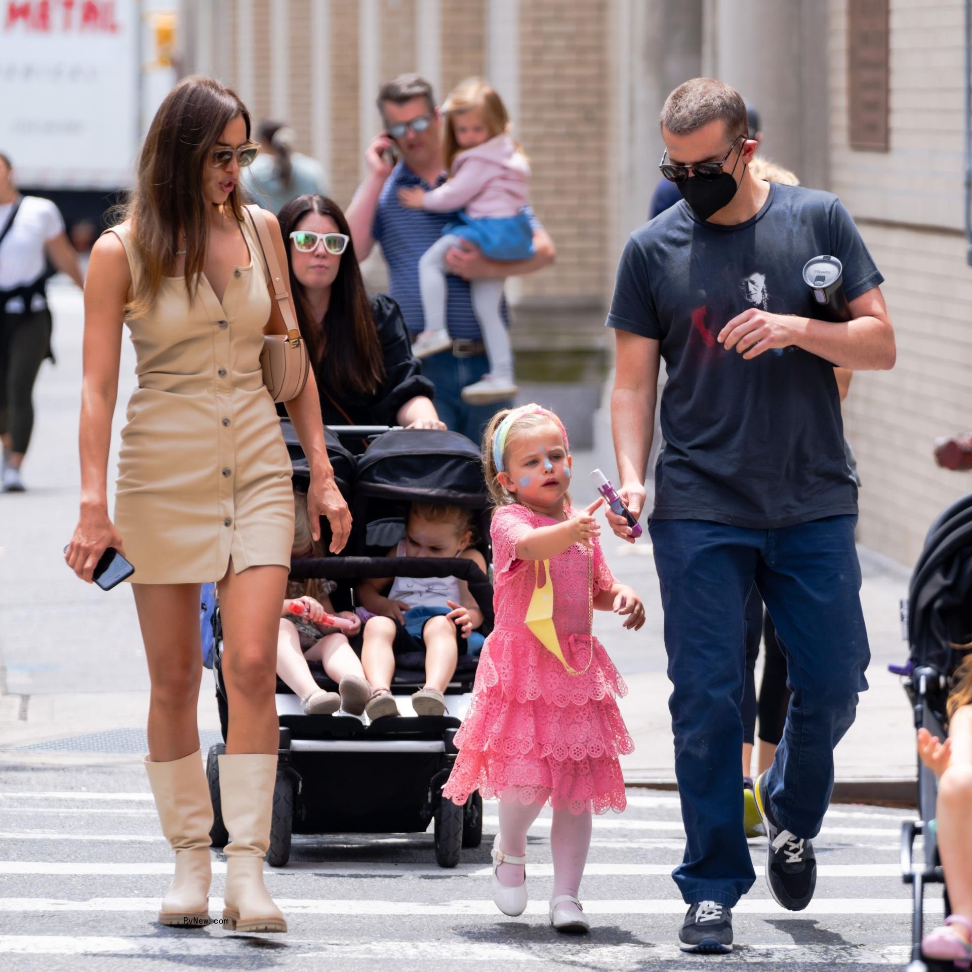 Irina Shayk and Bradley Cooper with their daughter, Lea Cooper in NYC in 2021.