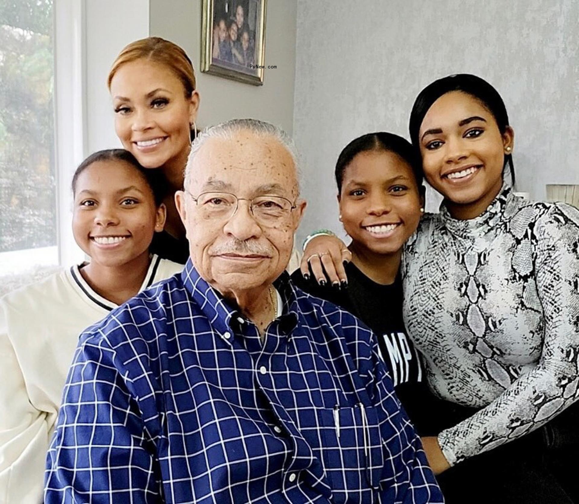 Curtis Graves, Gizelle Bryant and her three daughters.