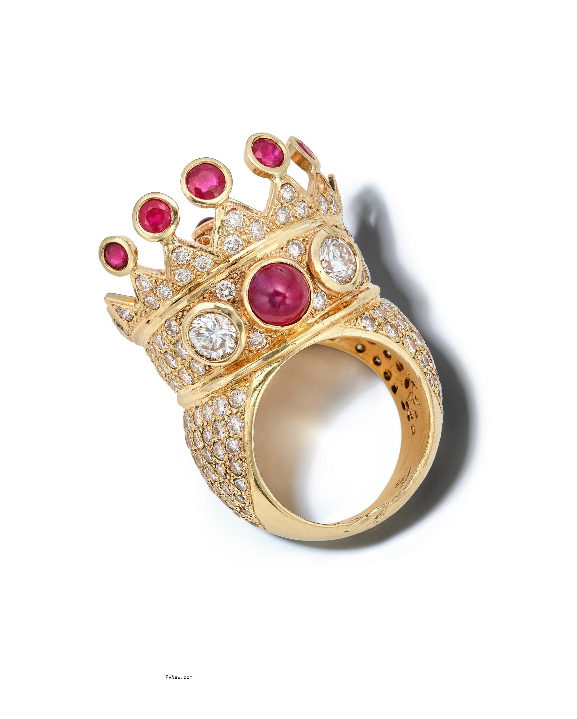 Tupac Shakur's crown ring