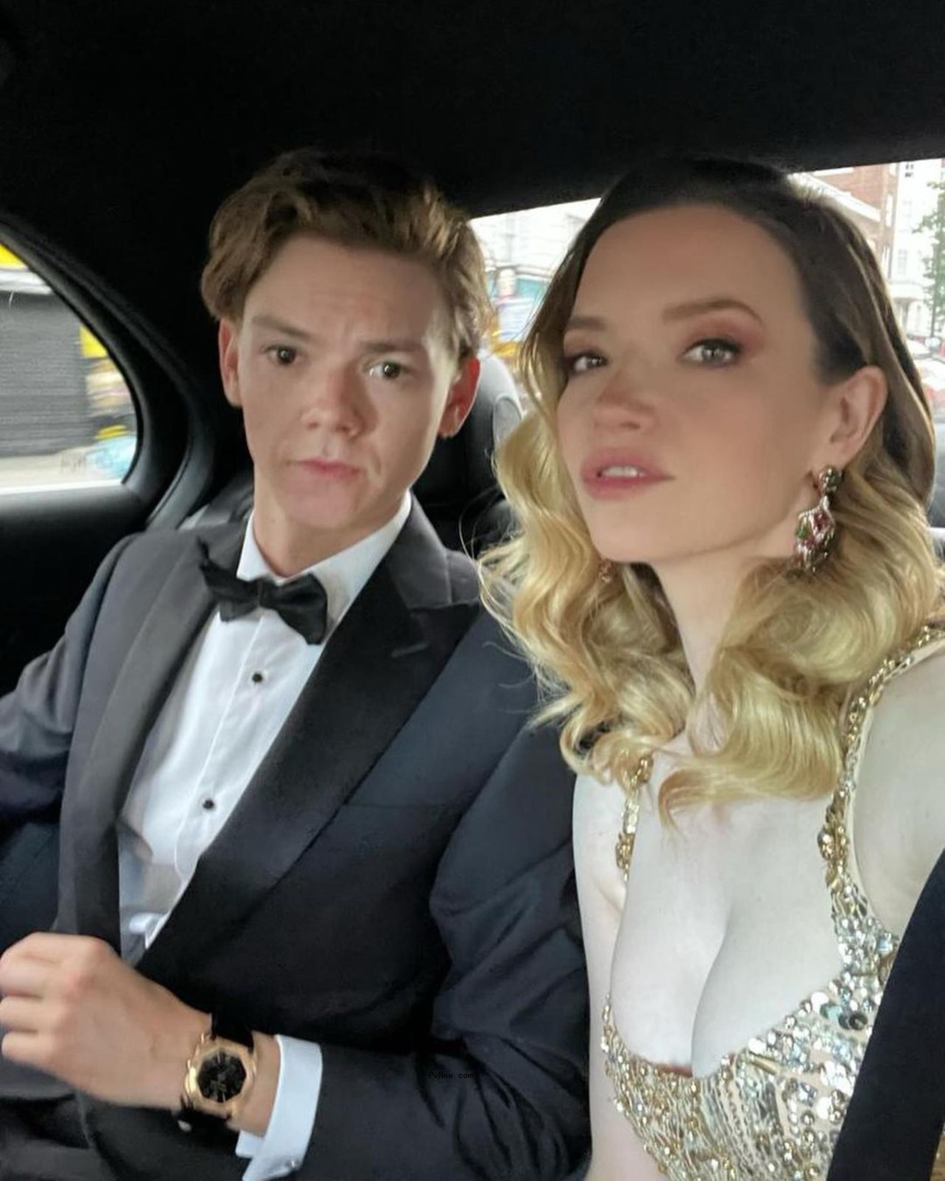 A selfie of Talulah Riley and Thomas Brodie-Sangster in a car.