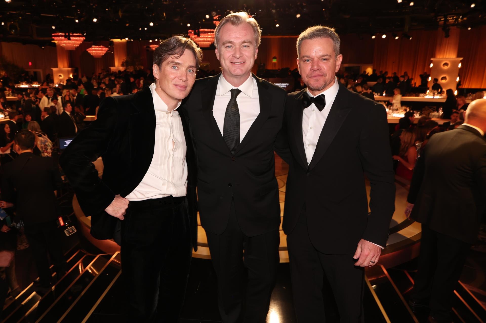 Matt Damon with Oppenheimer cast at Golden Globes 2024.