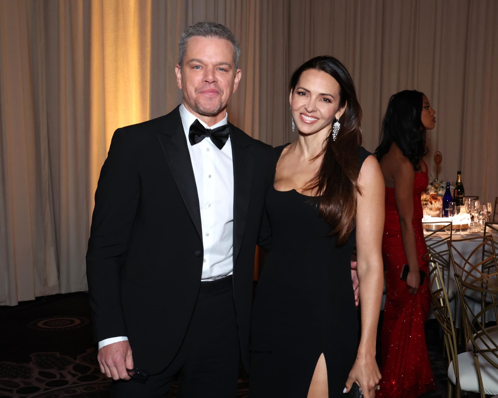 Matt Damon shows off gray hair at Golden Globes 2024.