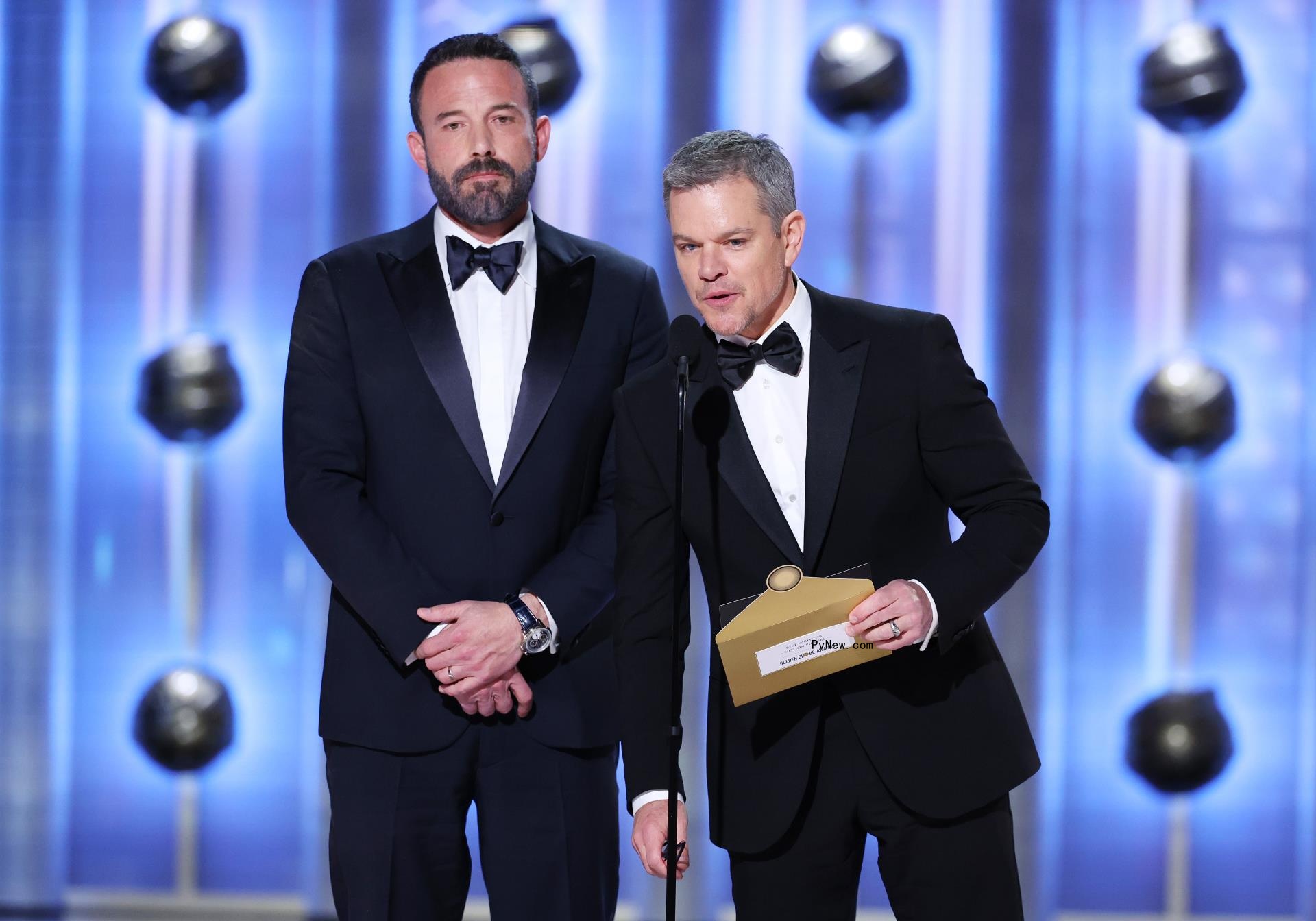 Matt Damon shows off gray hair at Golden Globes 2024.