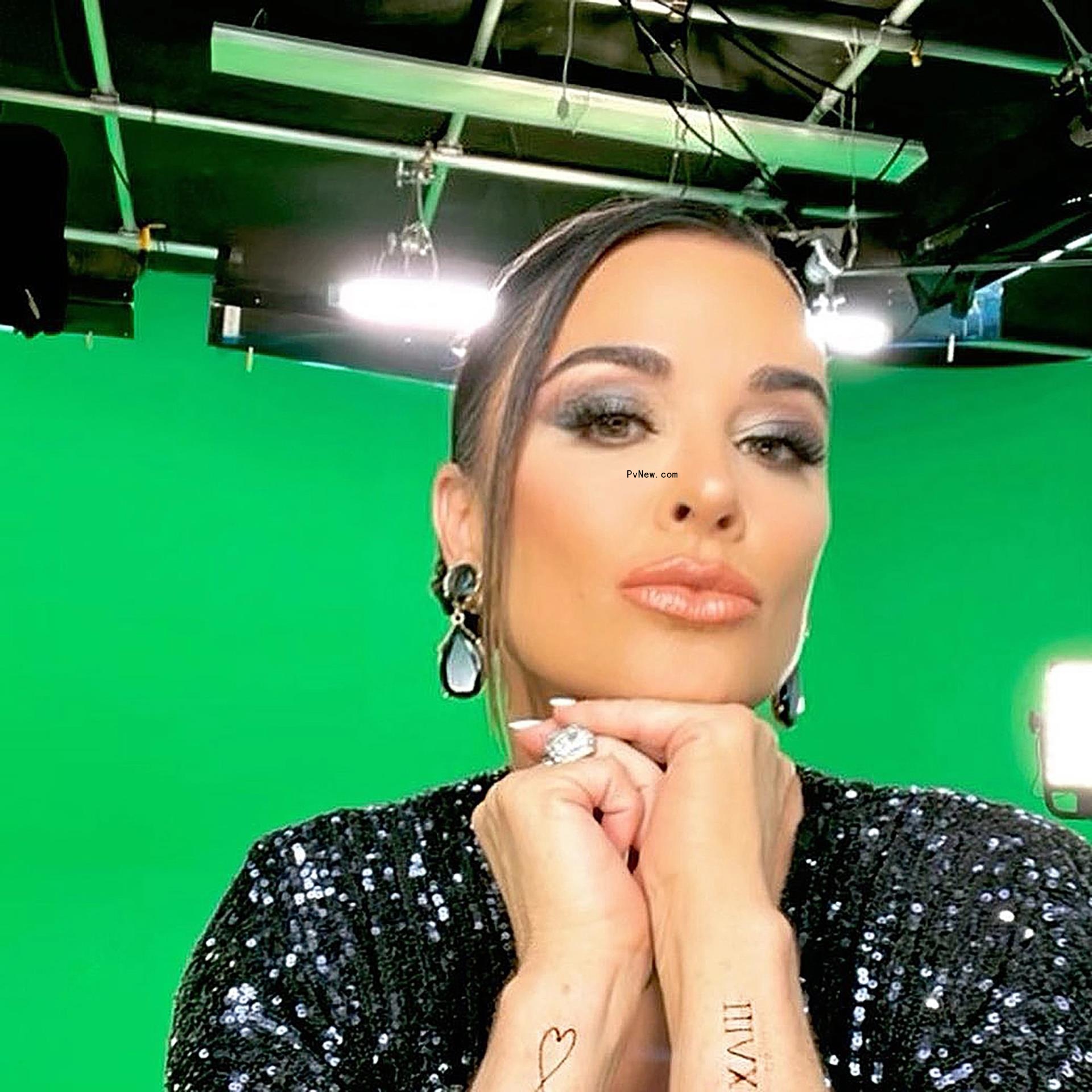 Kyle Richards blowing a kiss.