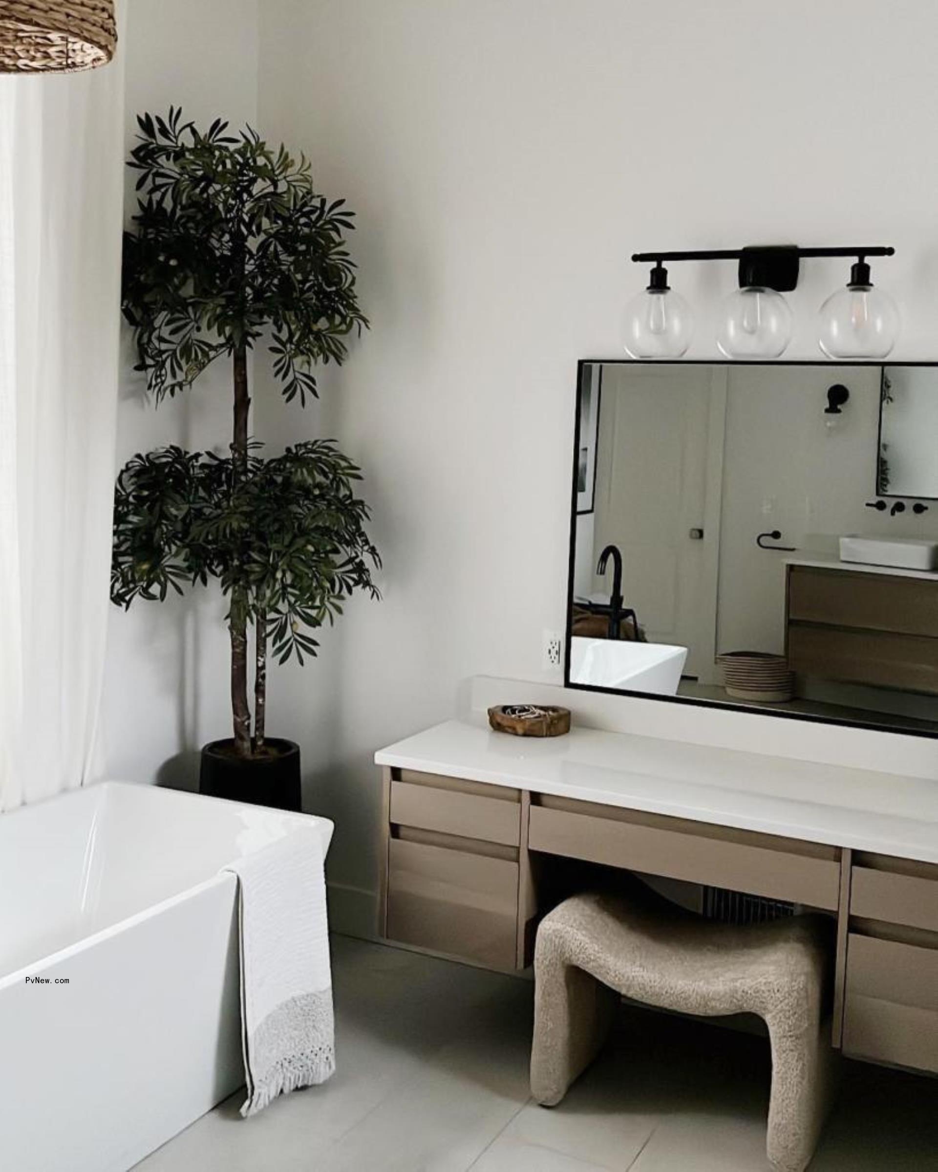 Hailie Jade Mathers' bathroom. 