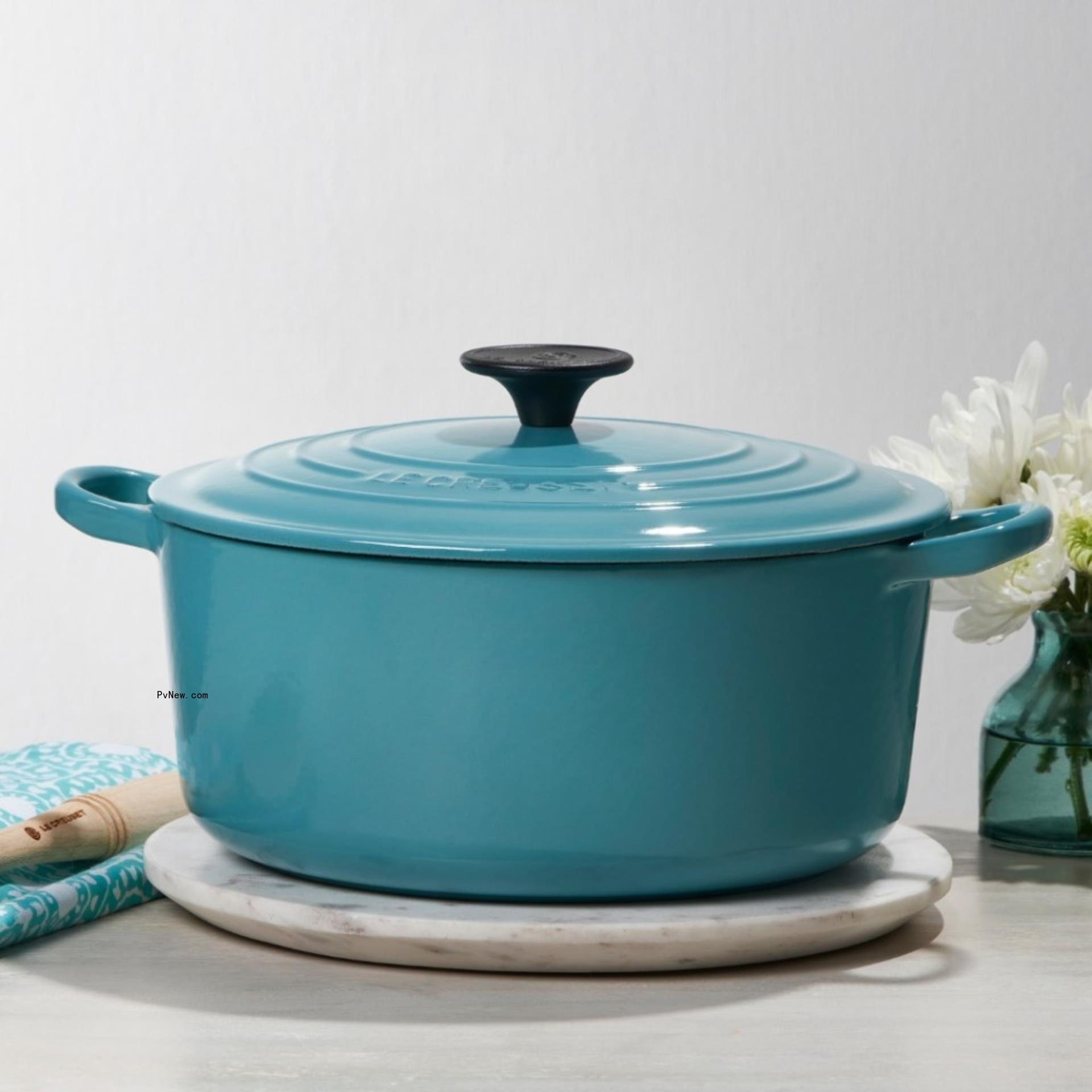 Le Creuset Dutch Oven. . 