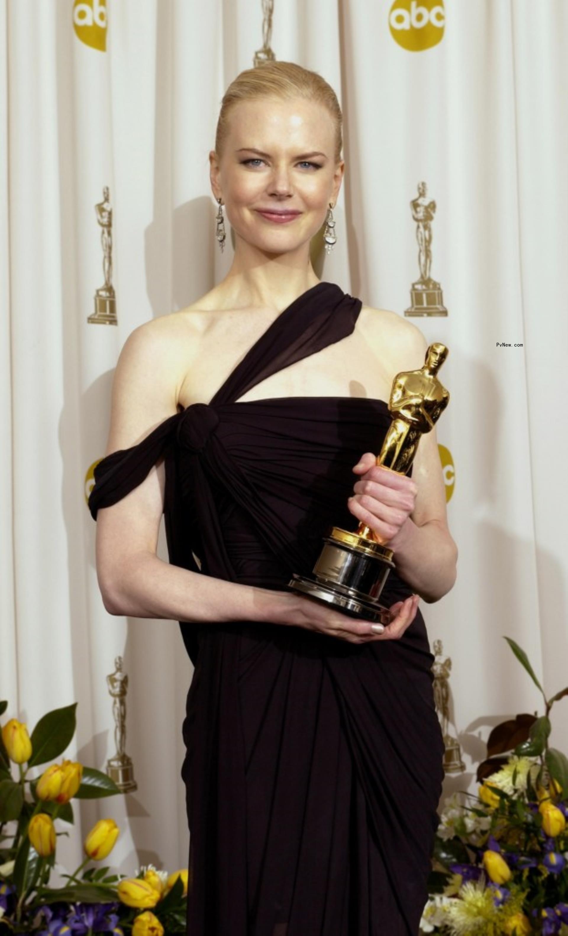 Nicole Kidman winning an Oscar in 2003. 